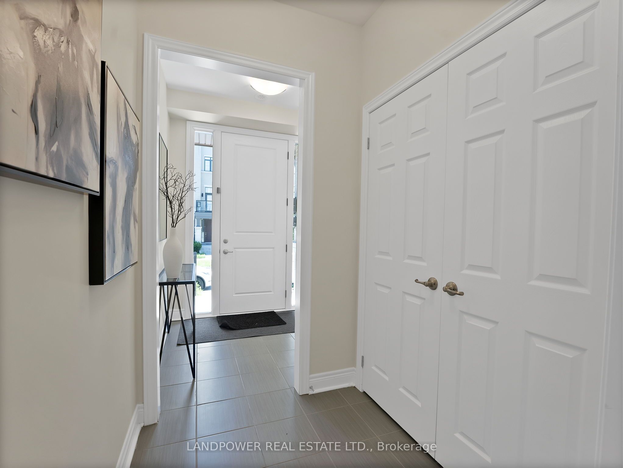 8 Aylin Crescent, Vaughan 4