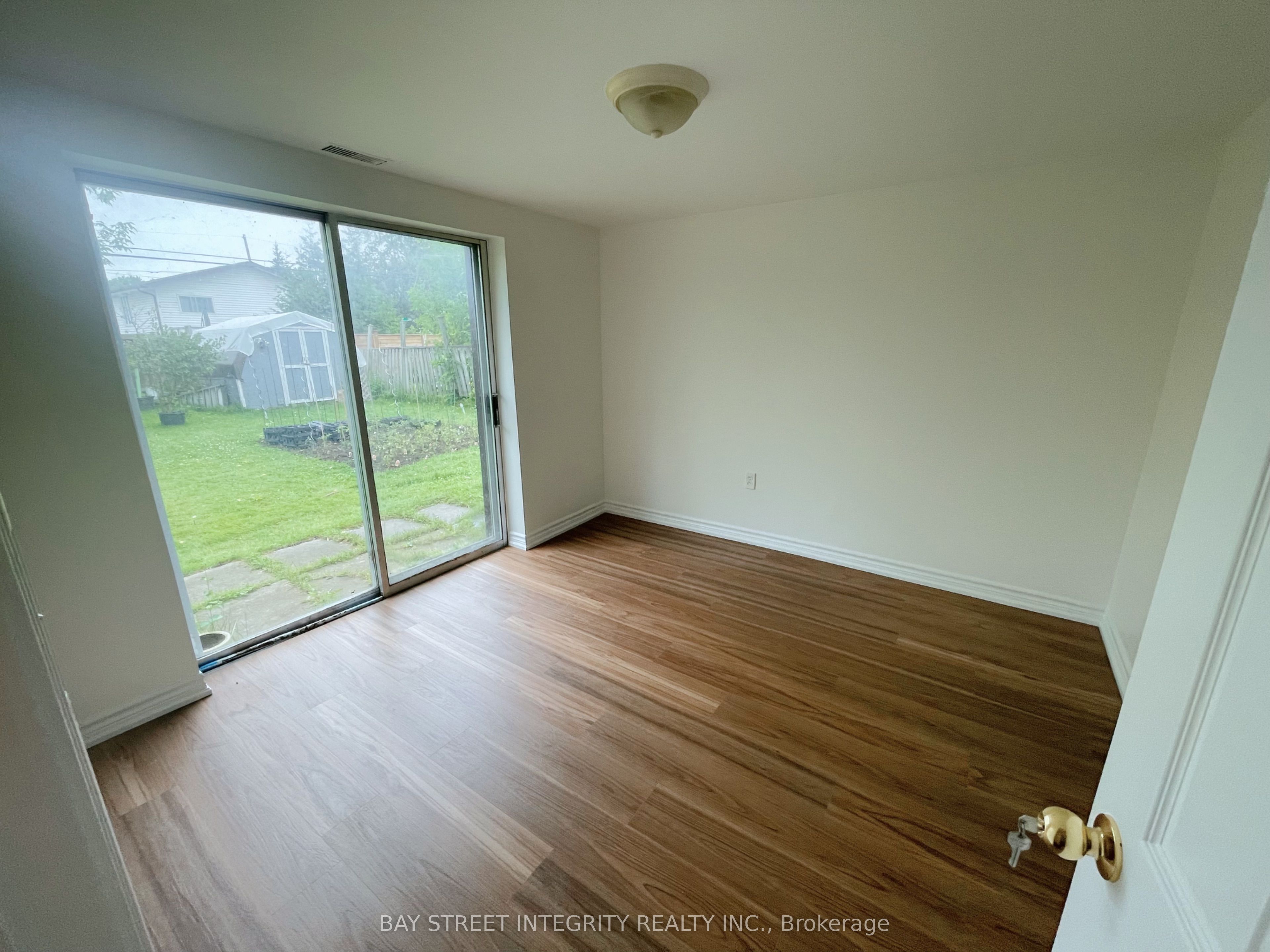 Unit Main floor - 320 Miami Drive, Georgina 3