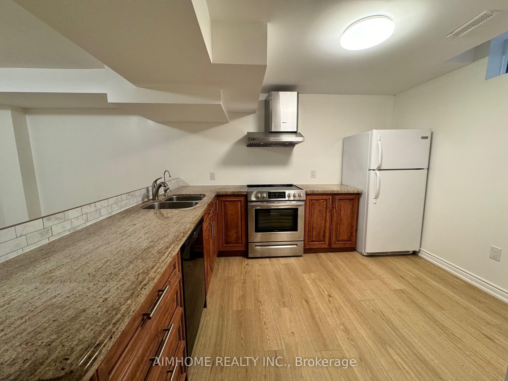 Bsmt 56 Crystal Drive, Richmond Hill 3