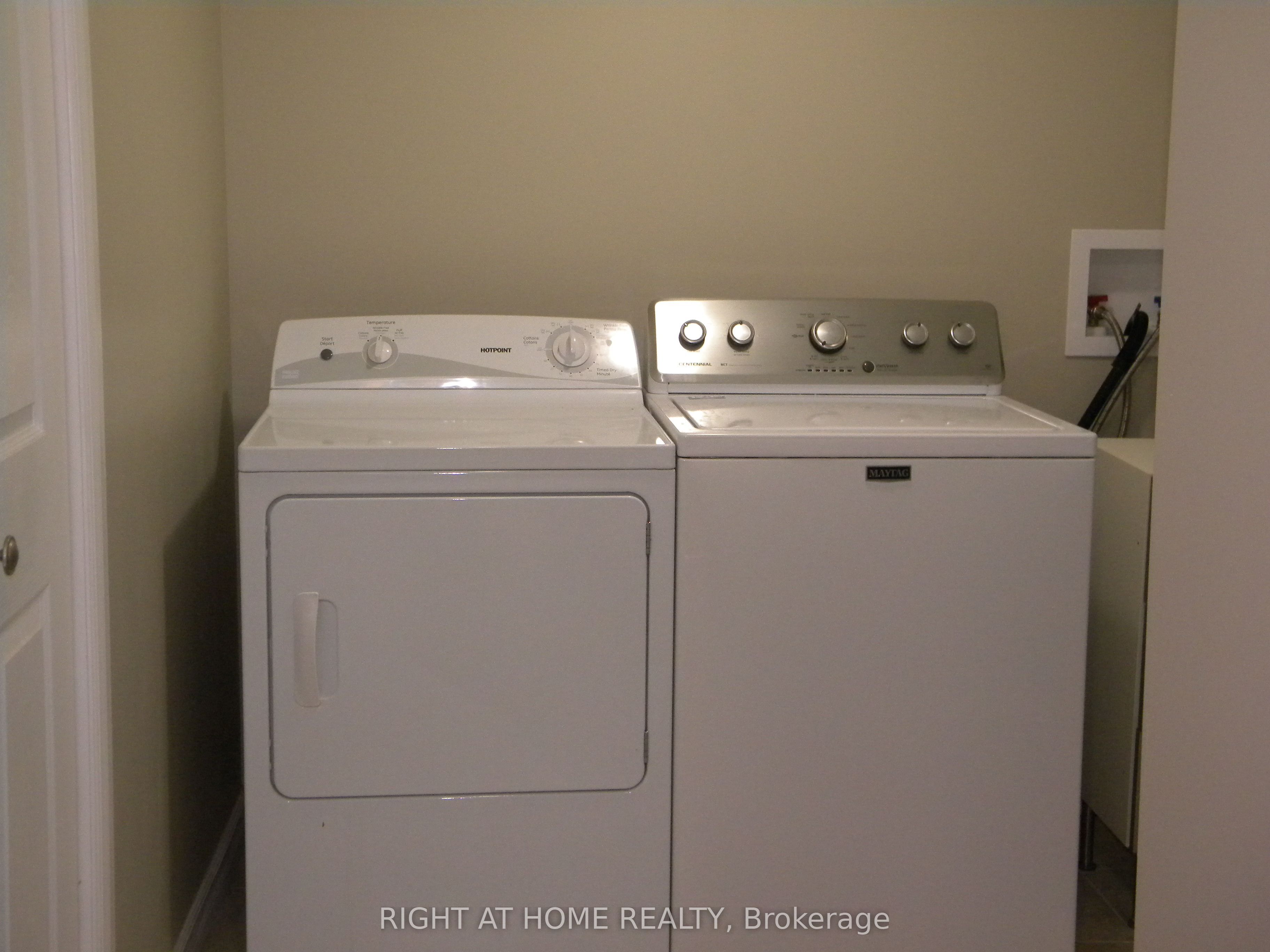 Unit B - 42 Westminster Circle, Barrie 3