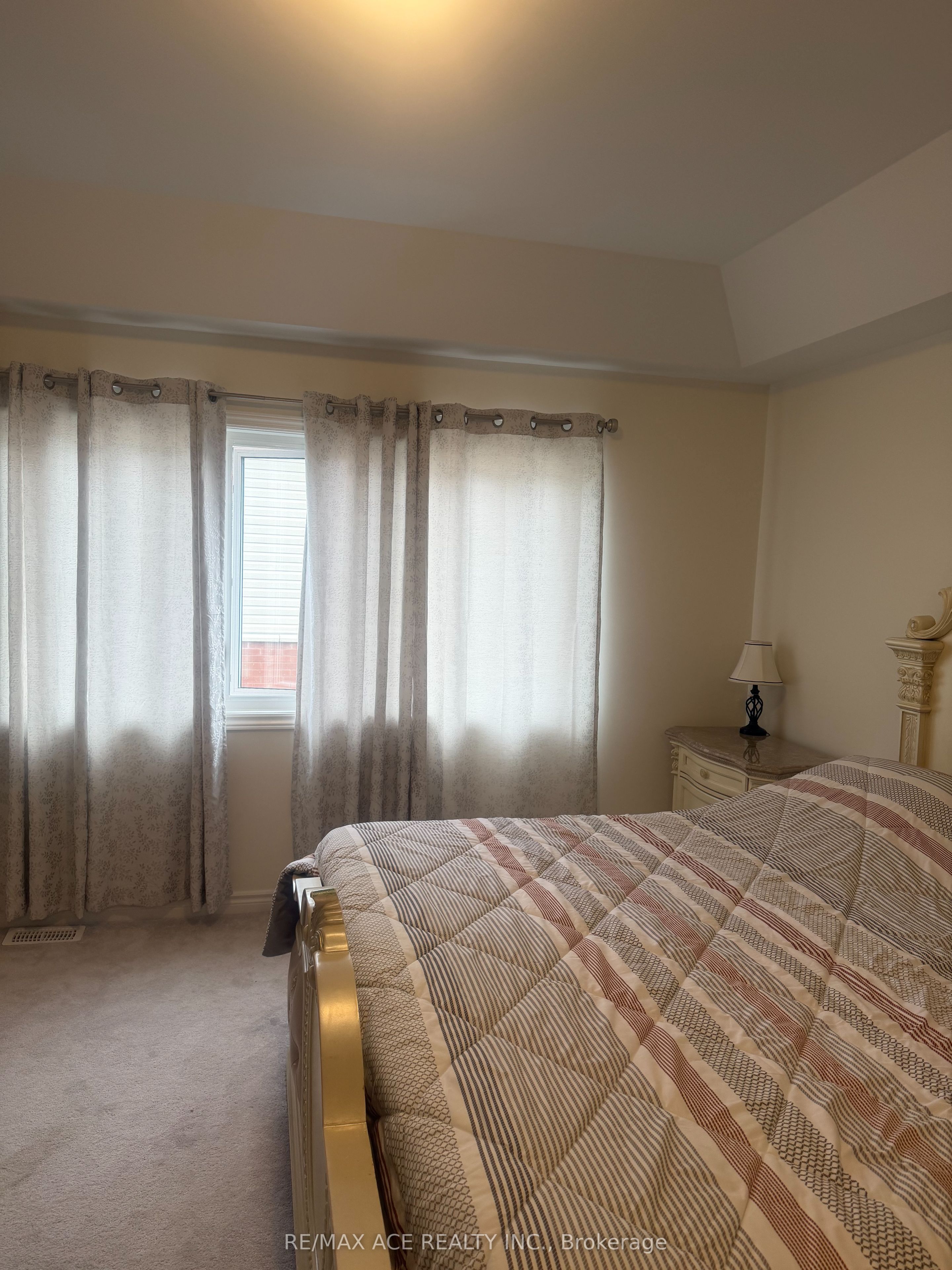 94 Phoenix Boulevard, Barrie 3