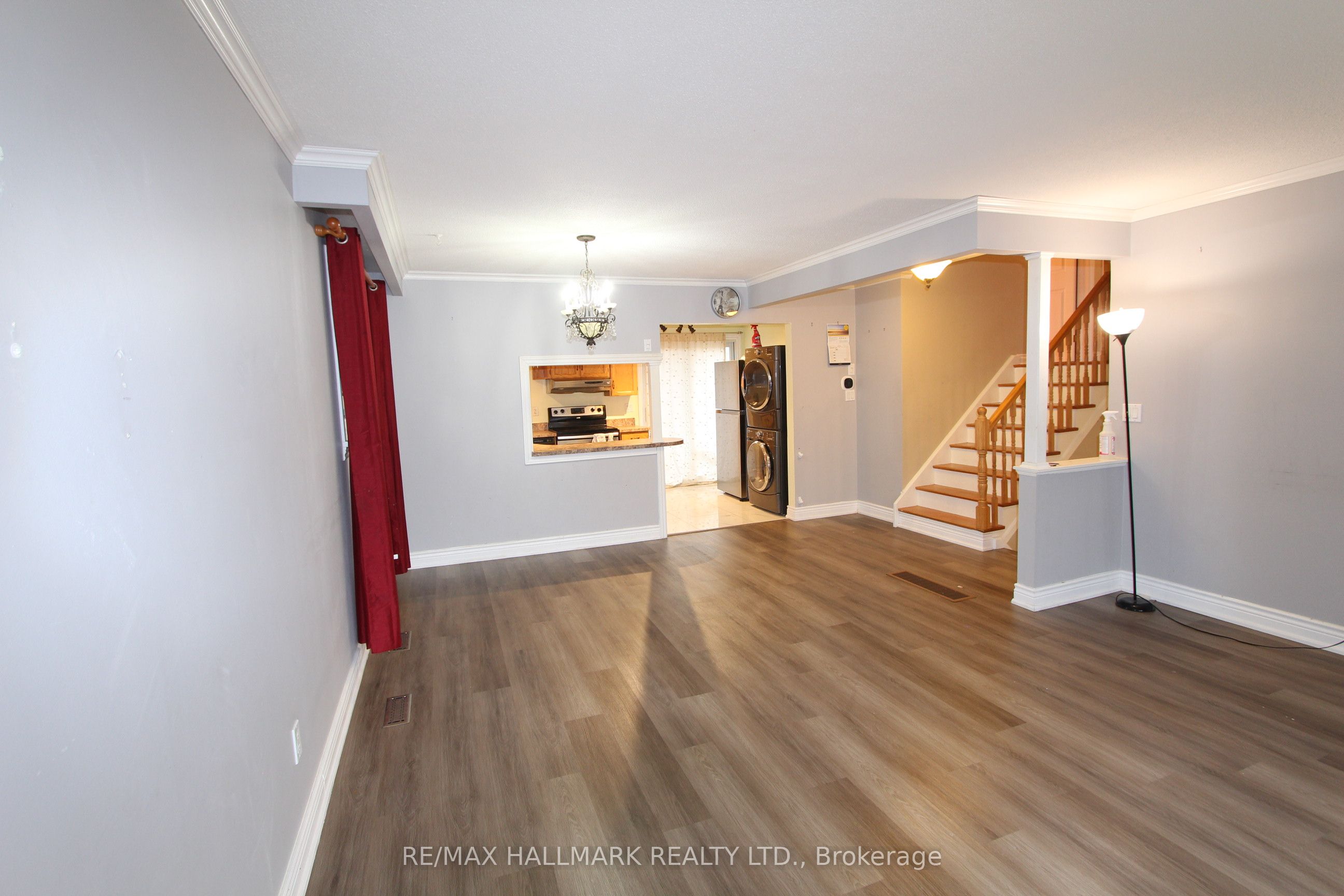 Unit Upper Unit - 8 Meadowland Avenue, Barrie 4
