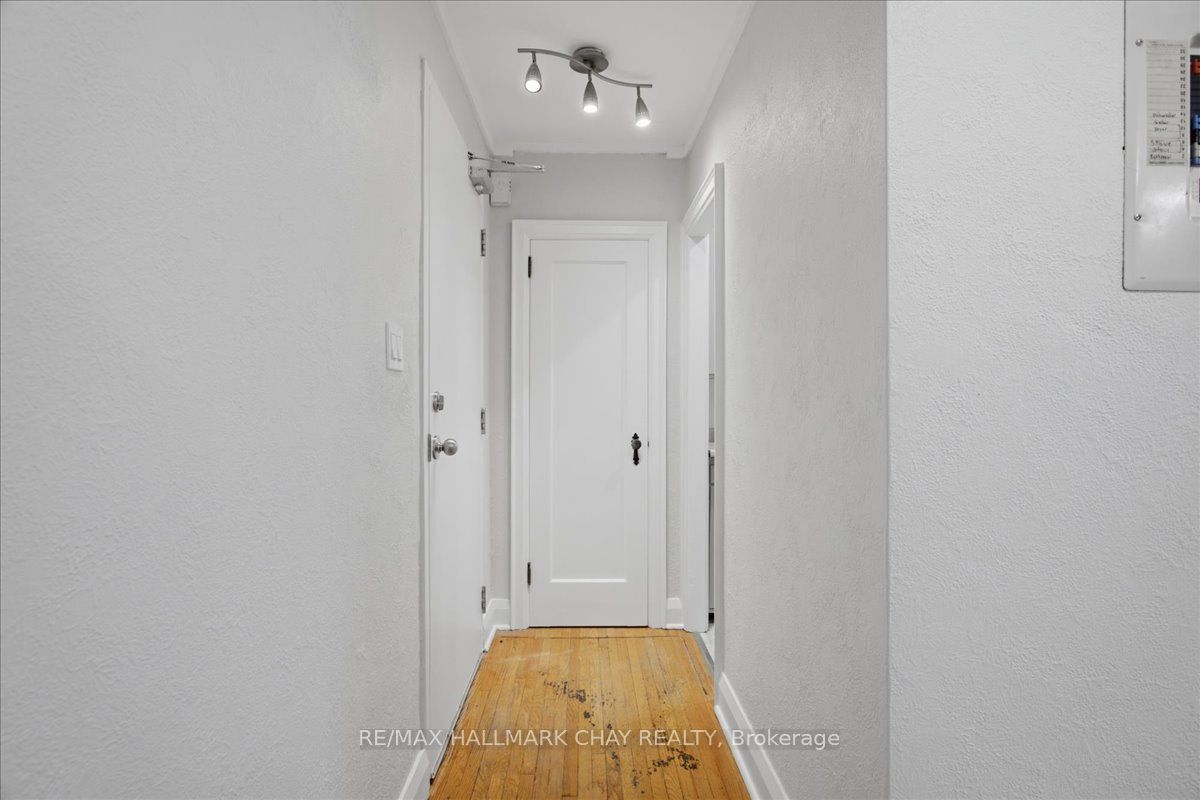Unit 1 - 15 Parkside Drive, Barrie 4