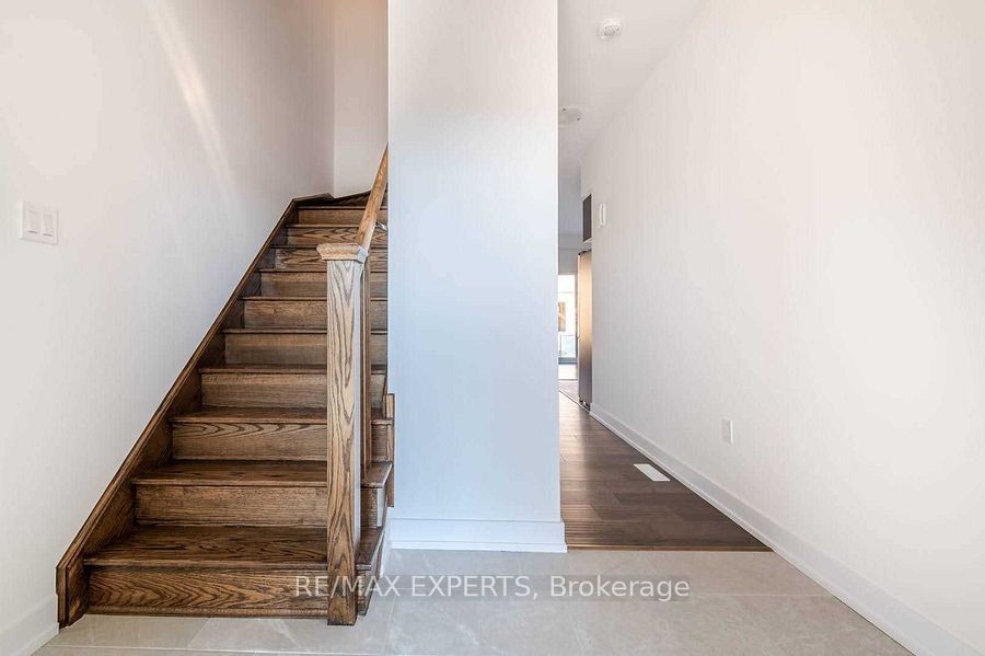 36 South Park Lane, Barrie 3