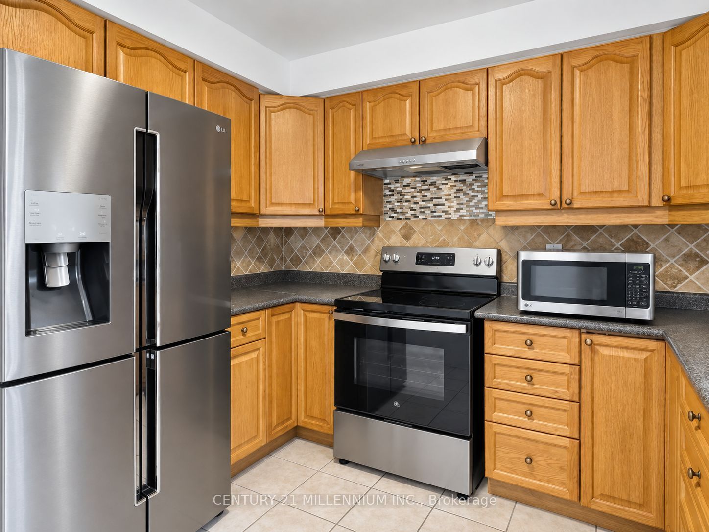 6 Carruthers Crescent, Barrie 3