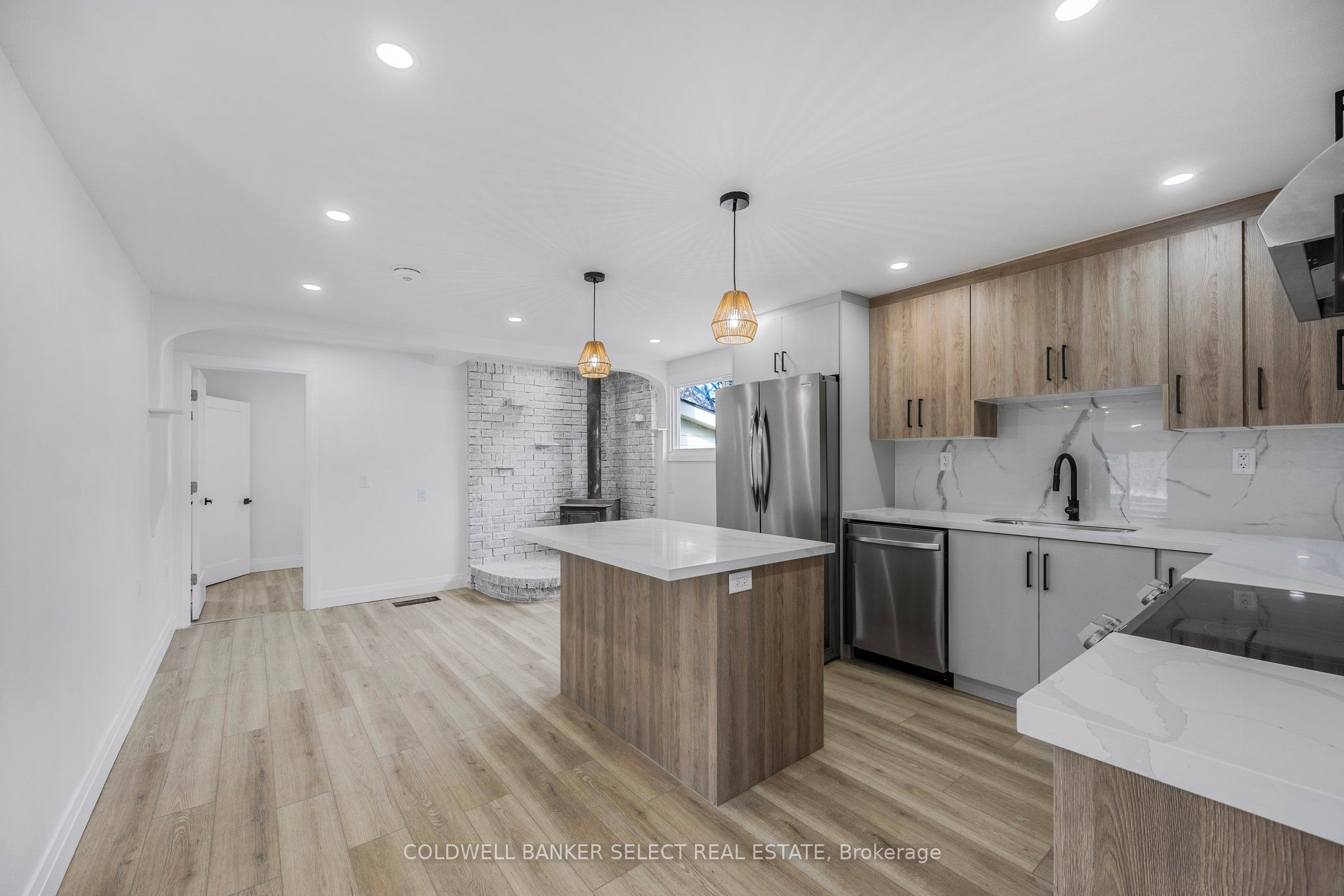 Unit Unit 2 - 338 Old Mosley Street, Wasaga Beach 3