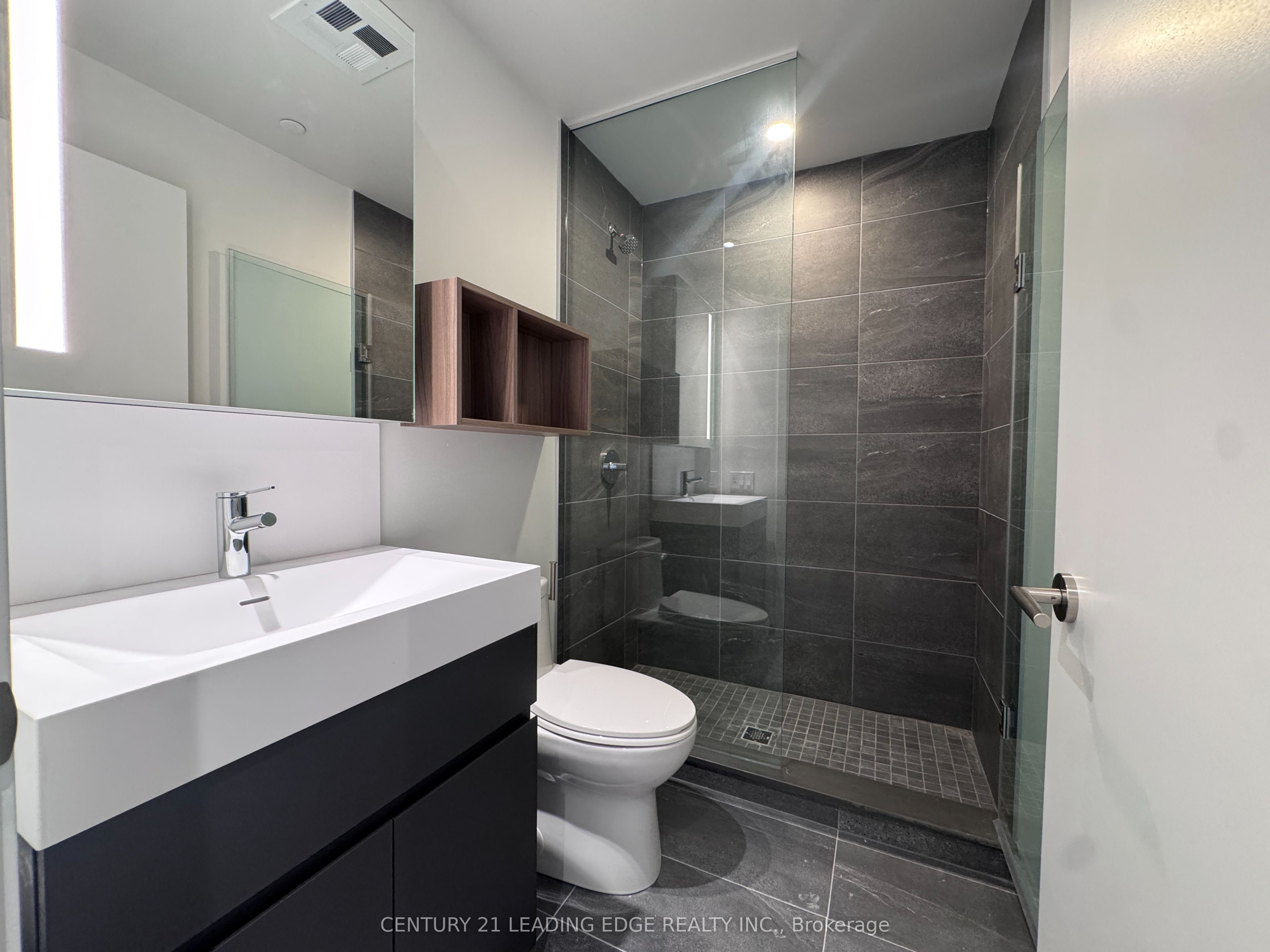 Unit 1606 - 39 Mary Street, Barrie 5
