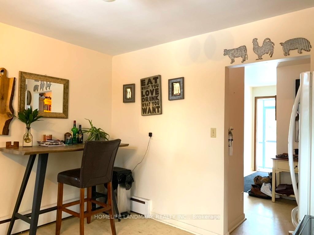 860 Francis Road, Burlington 4