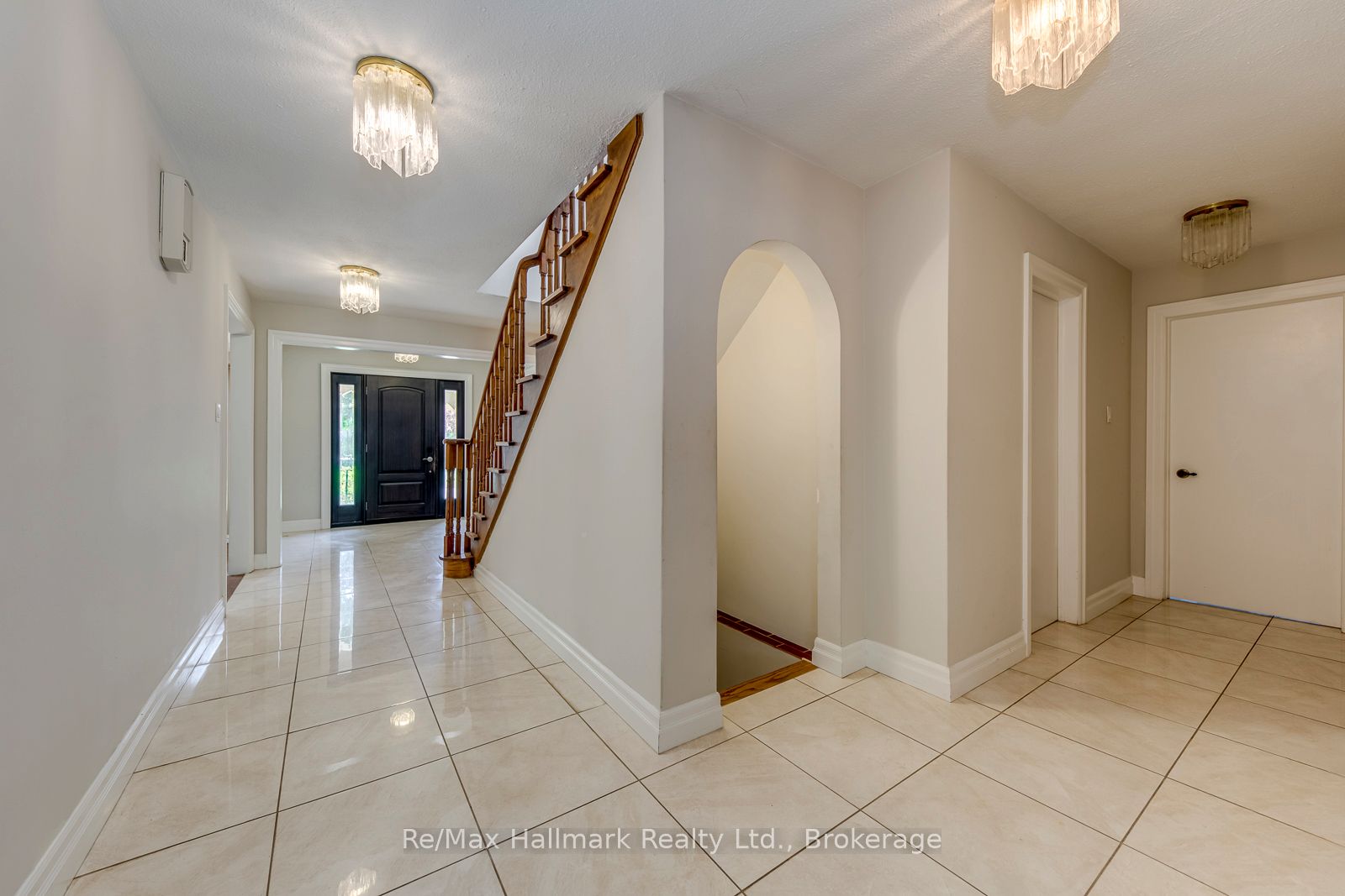 2251 Bennington Gate, Oakville 4