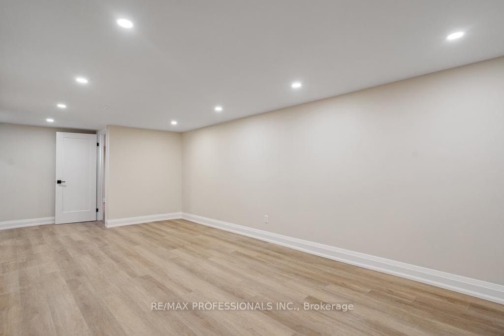 Unit LOWER - 1327 Royal Drive, Burlington 3