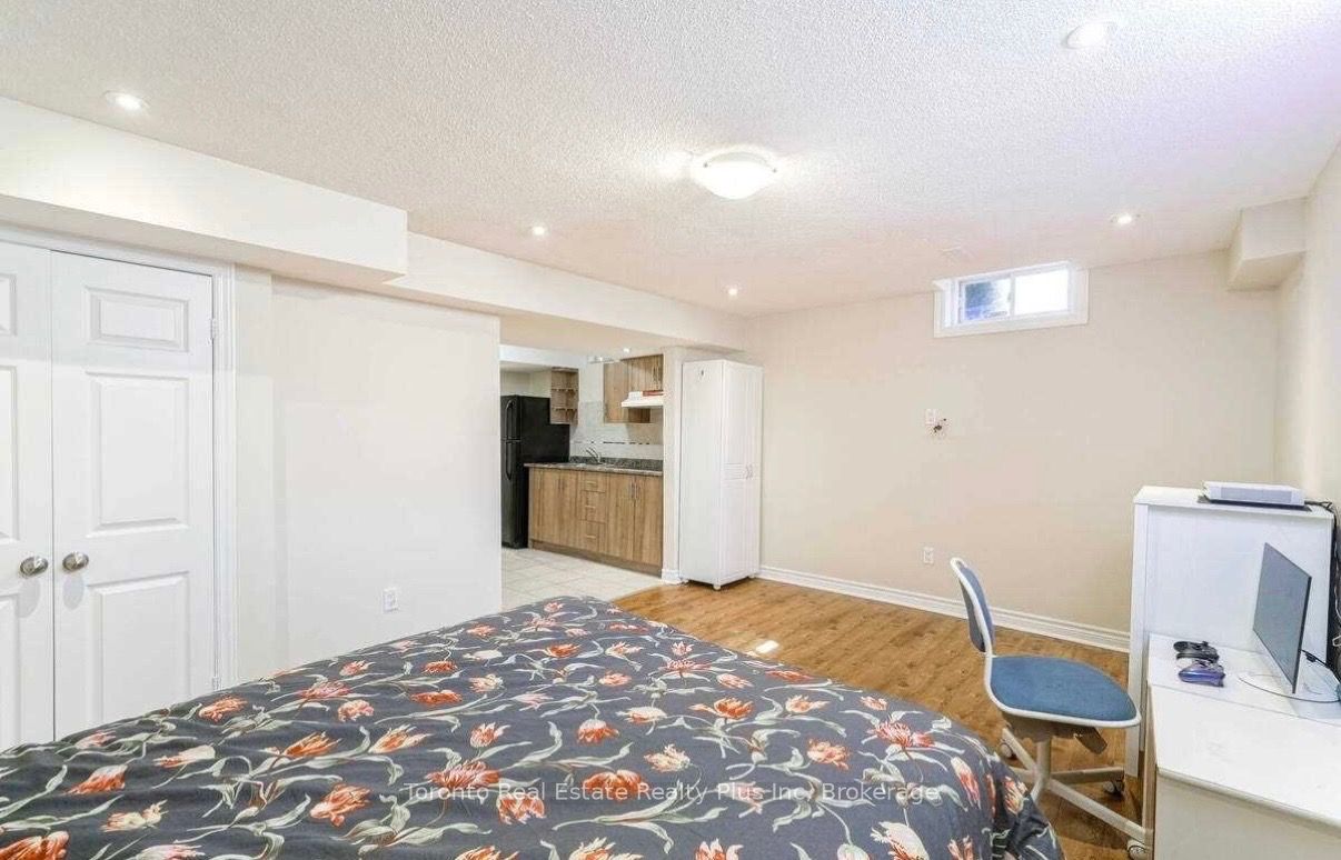 Unit Lower - 42 Crystalview Crescent, Brampton 4