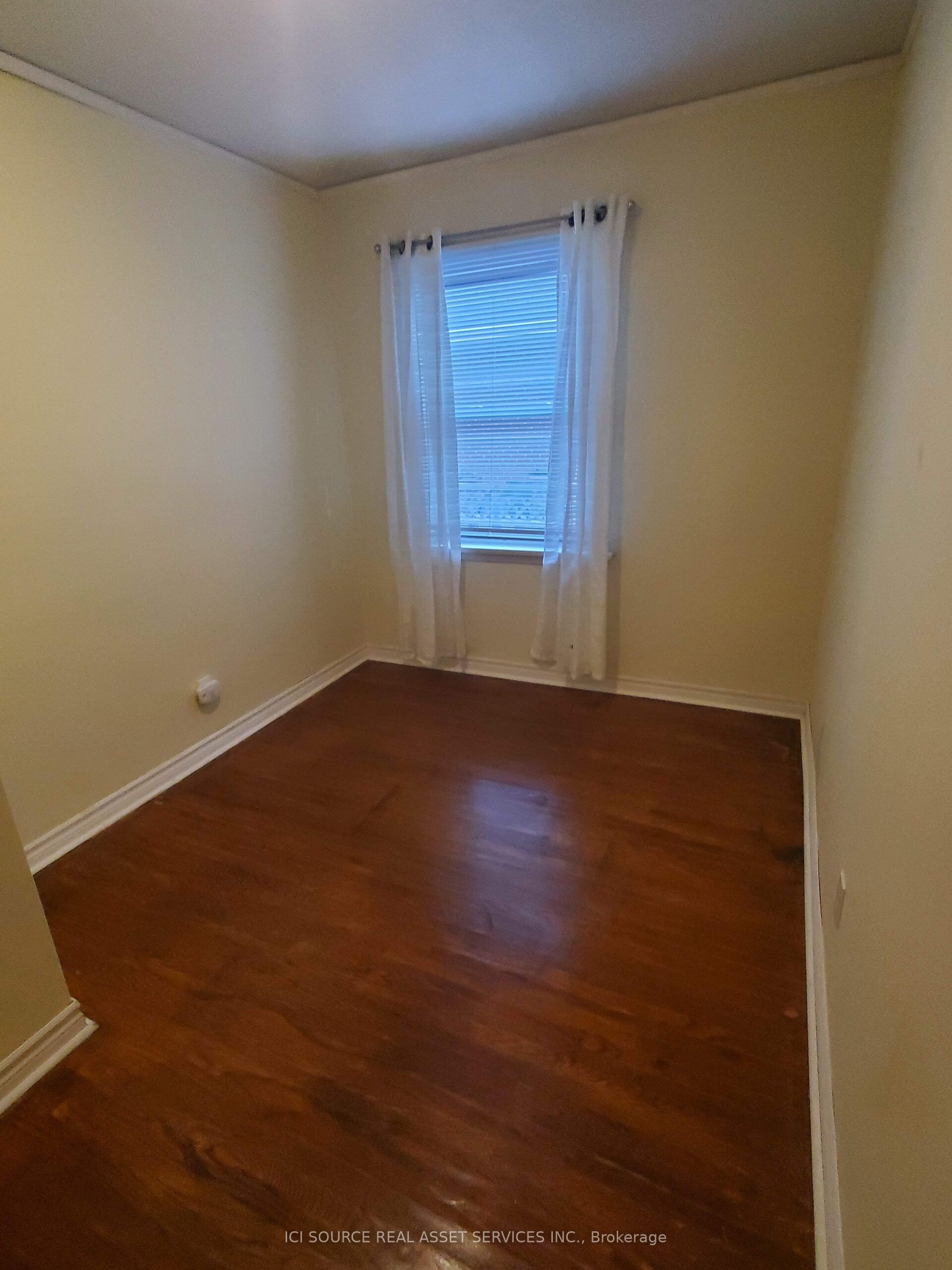 Unit Main Floor - 412 Mountainview Drive, Milton 2