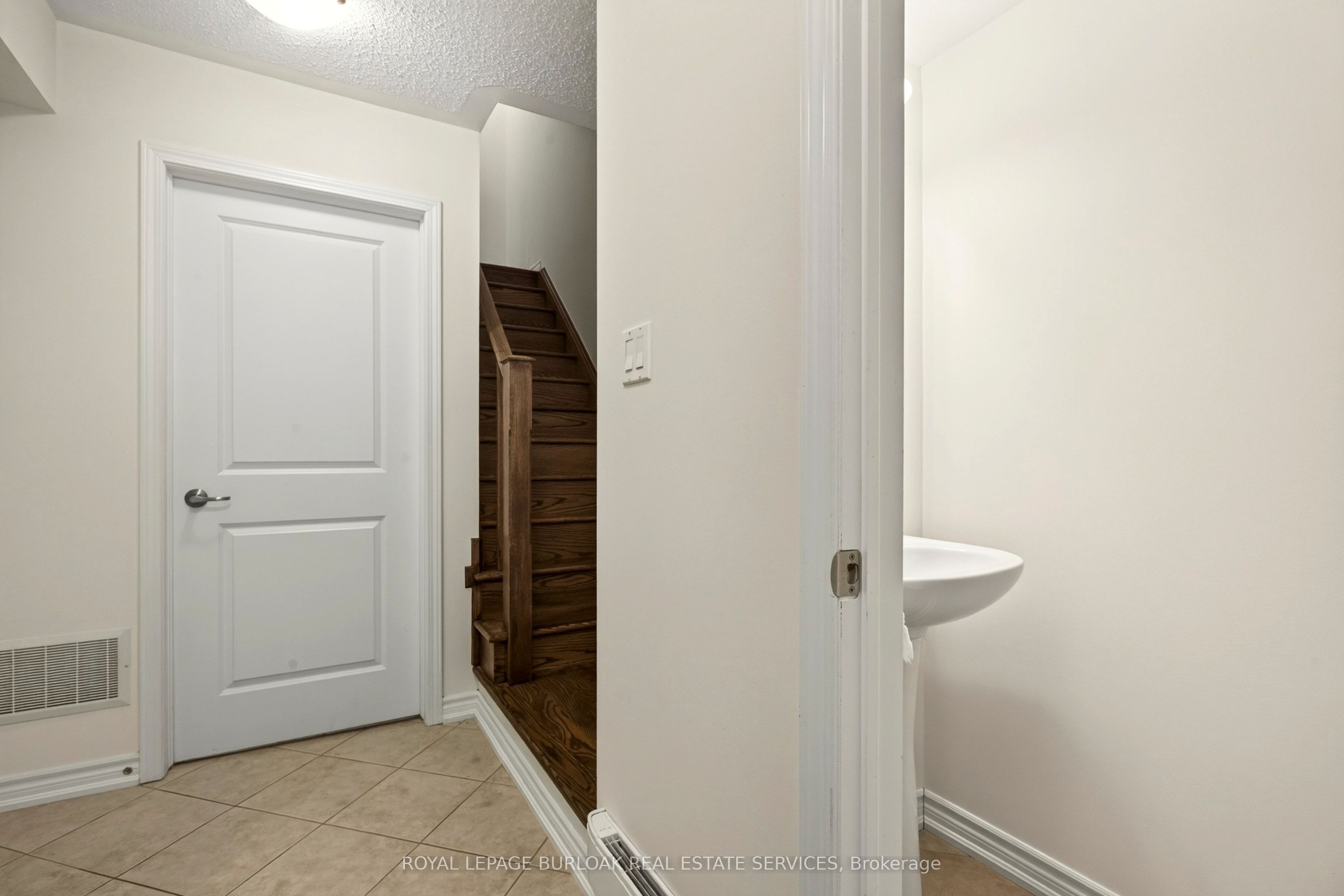 312 Jemima Drive, Oakville 4