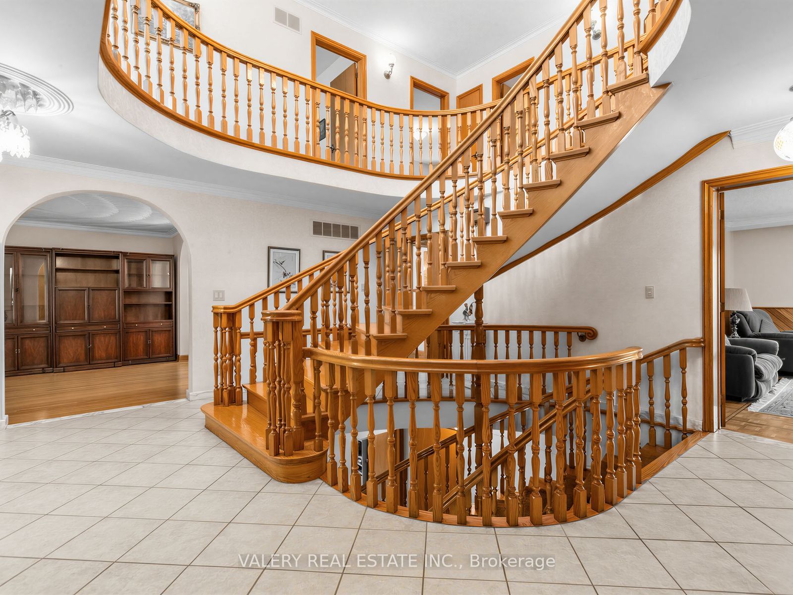 370 Maple Leaf Drive, North York 3