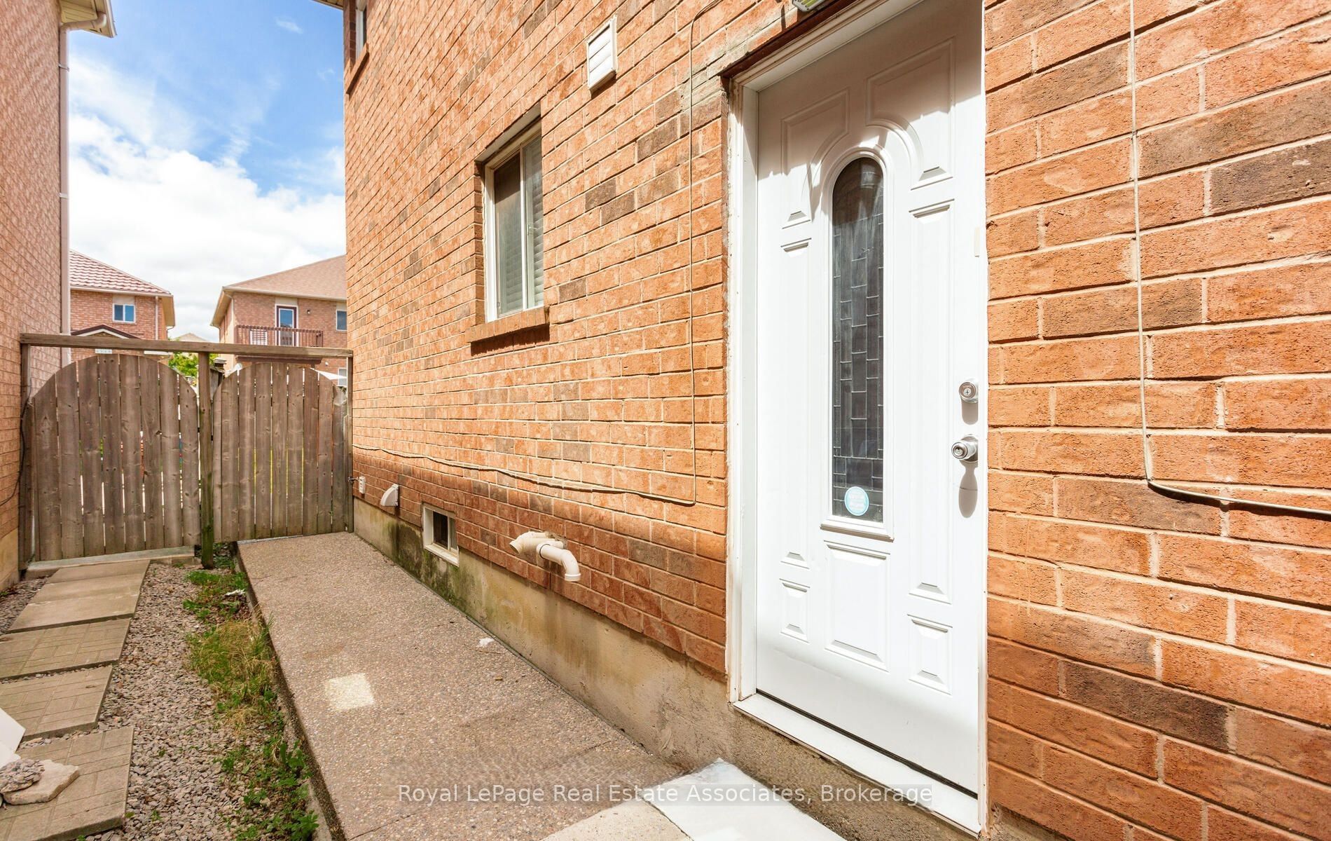 Unit Lower - 116 Lake Louise Drive, Brampton 2