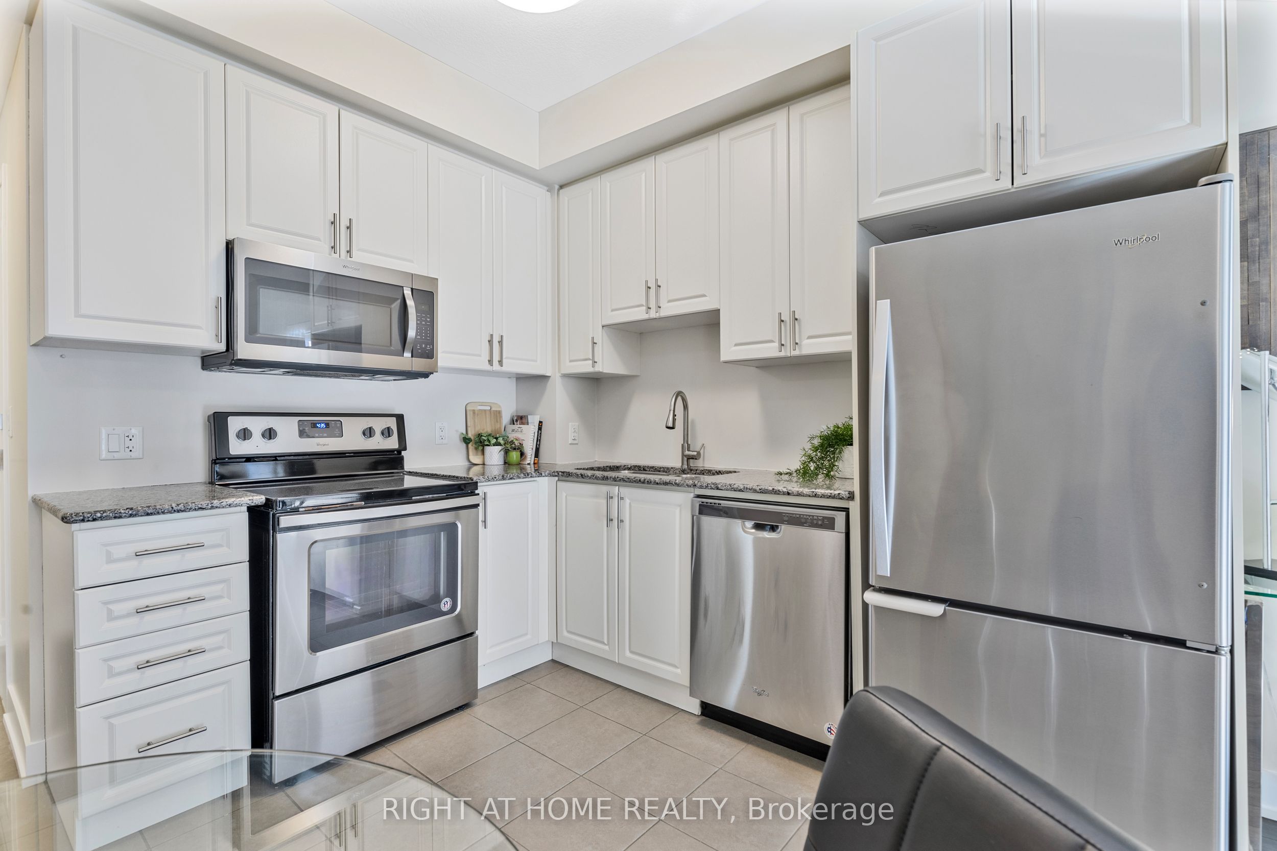 Unit 423 - 2486 Old Bronte Road, Oakville 3