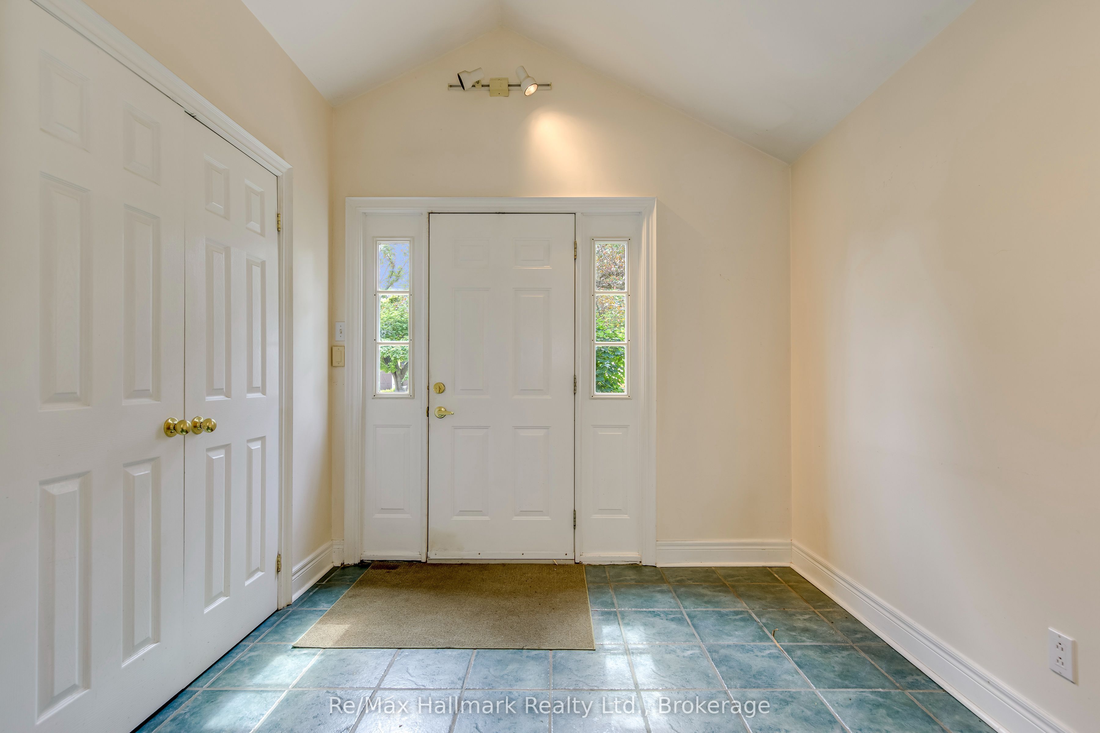 235 Tweedsdale Crescent, Oakville 4