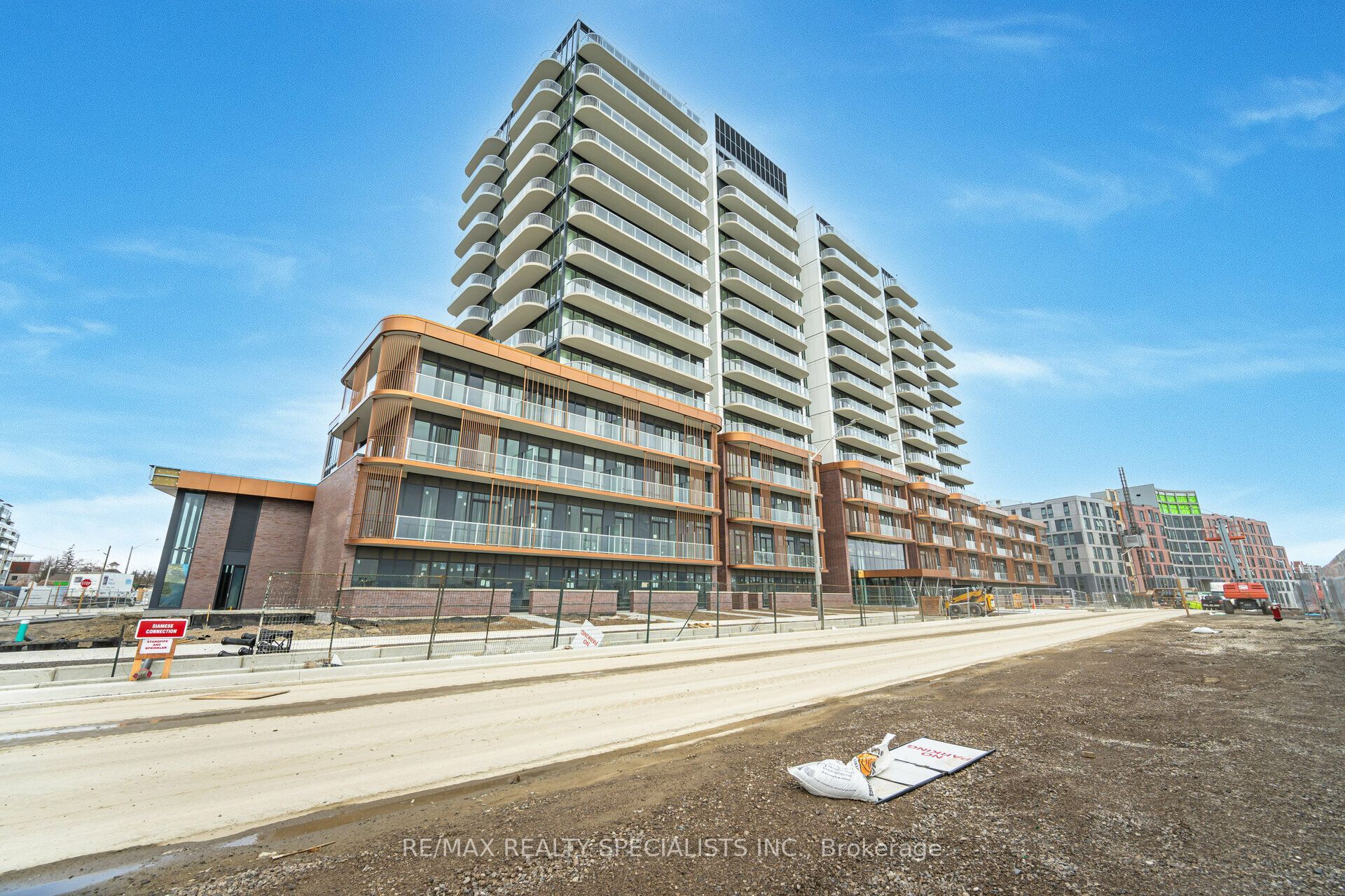 Unit 313 - 220 Missinnihe Way, Mississauga 2