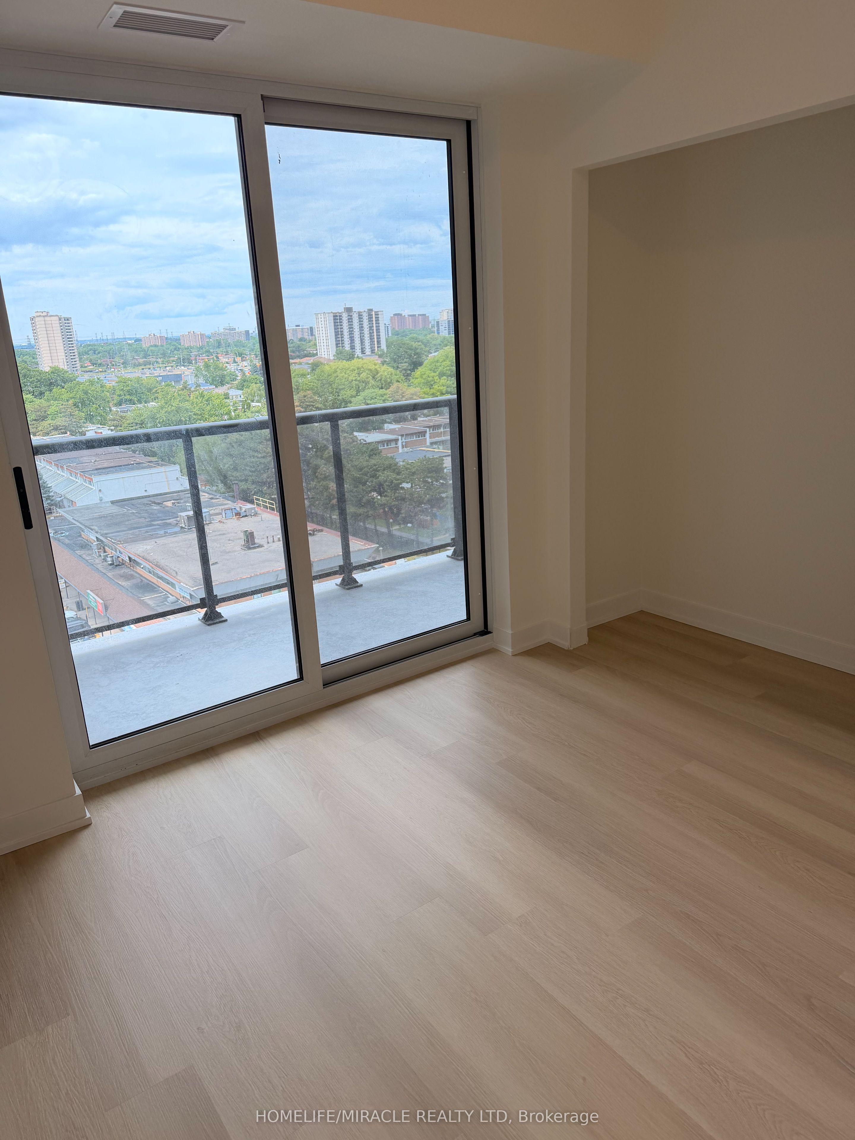 Unit 903 - 2825 Jane Street, North York 5