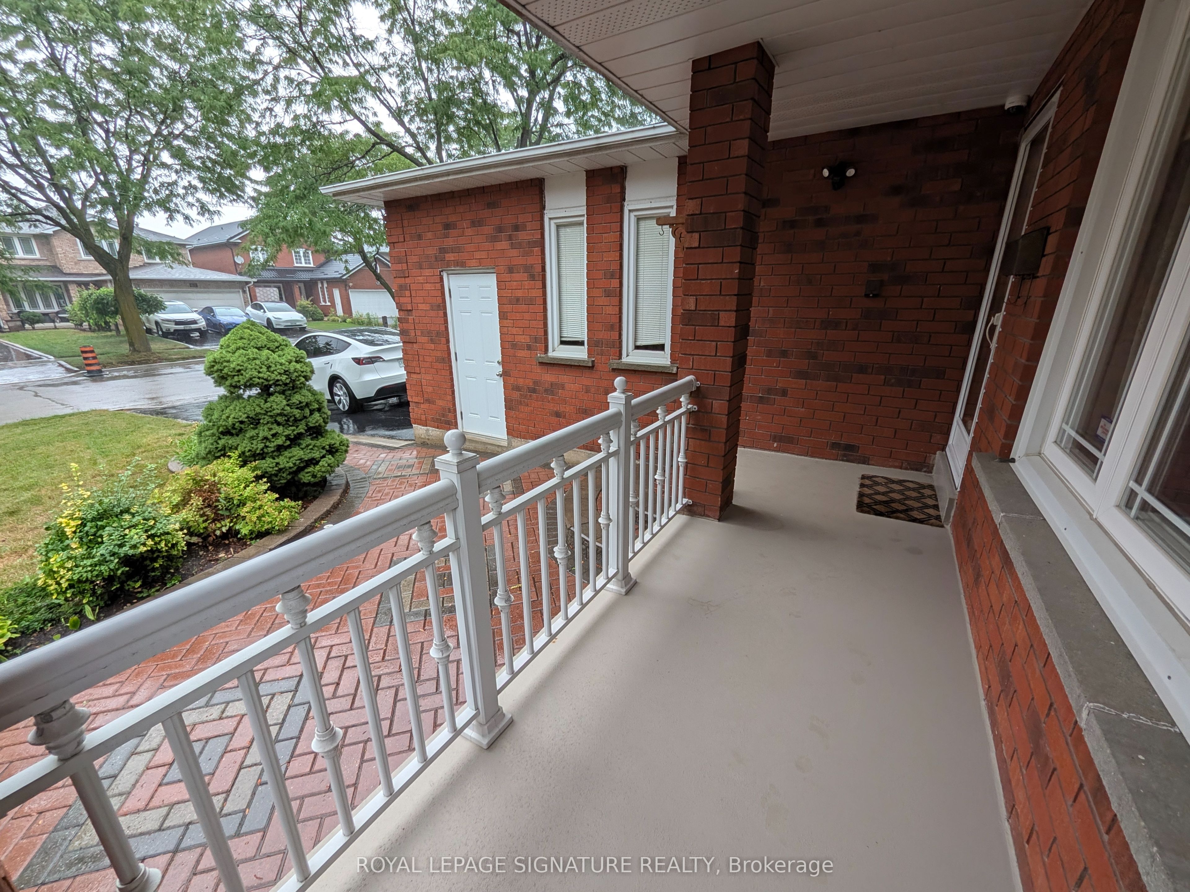 44 Bankview Circle, Etobicoke 4