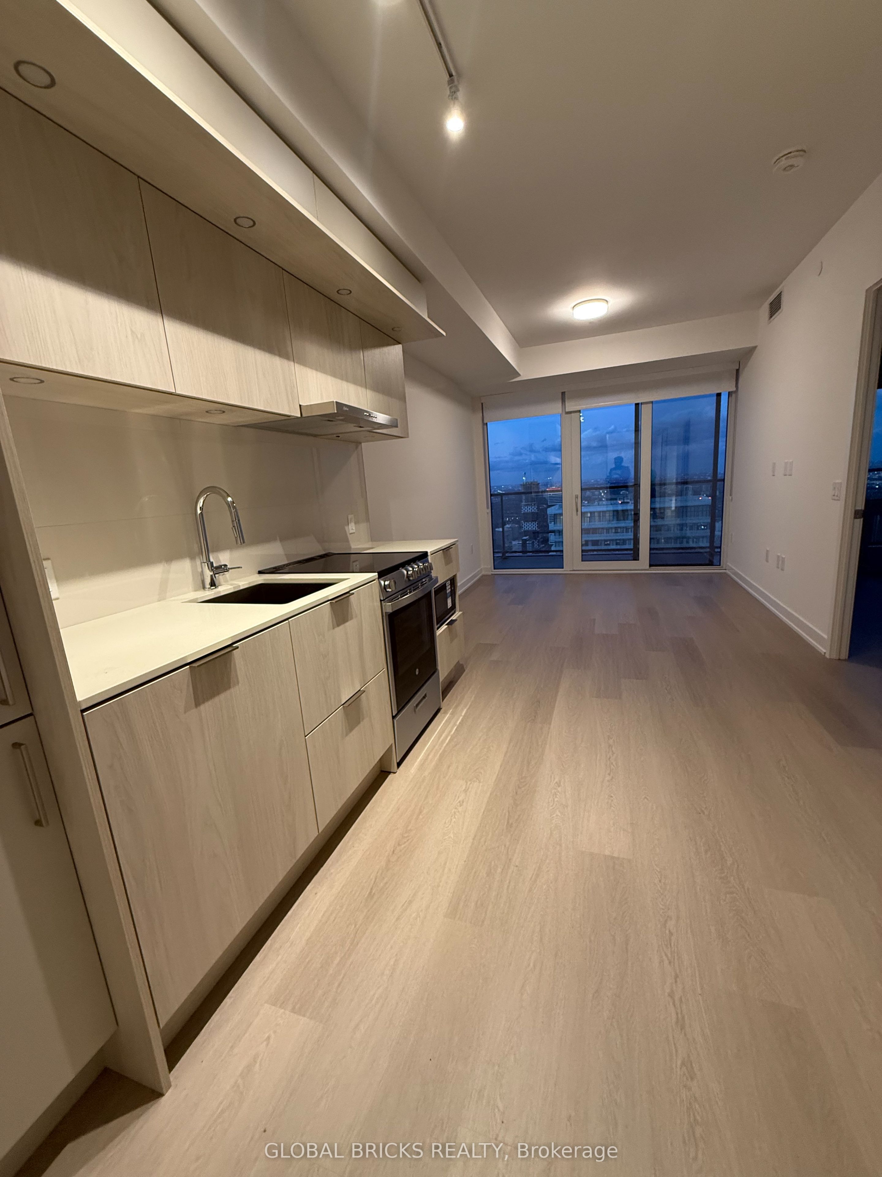 Unit 6707 - 448 Burnhamthorpe Rd W, Mississauga 2