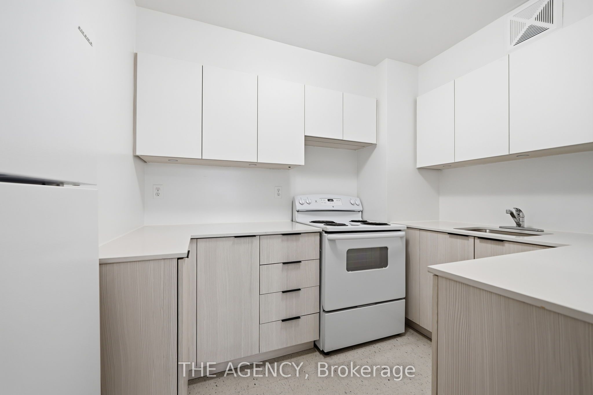 Unit 1910A - 2350 Dundas Street W, Toronto 5