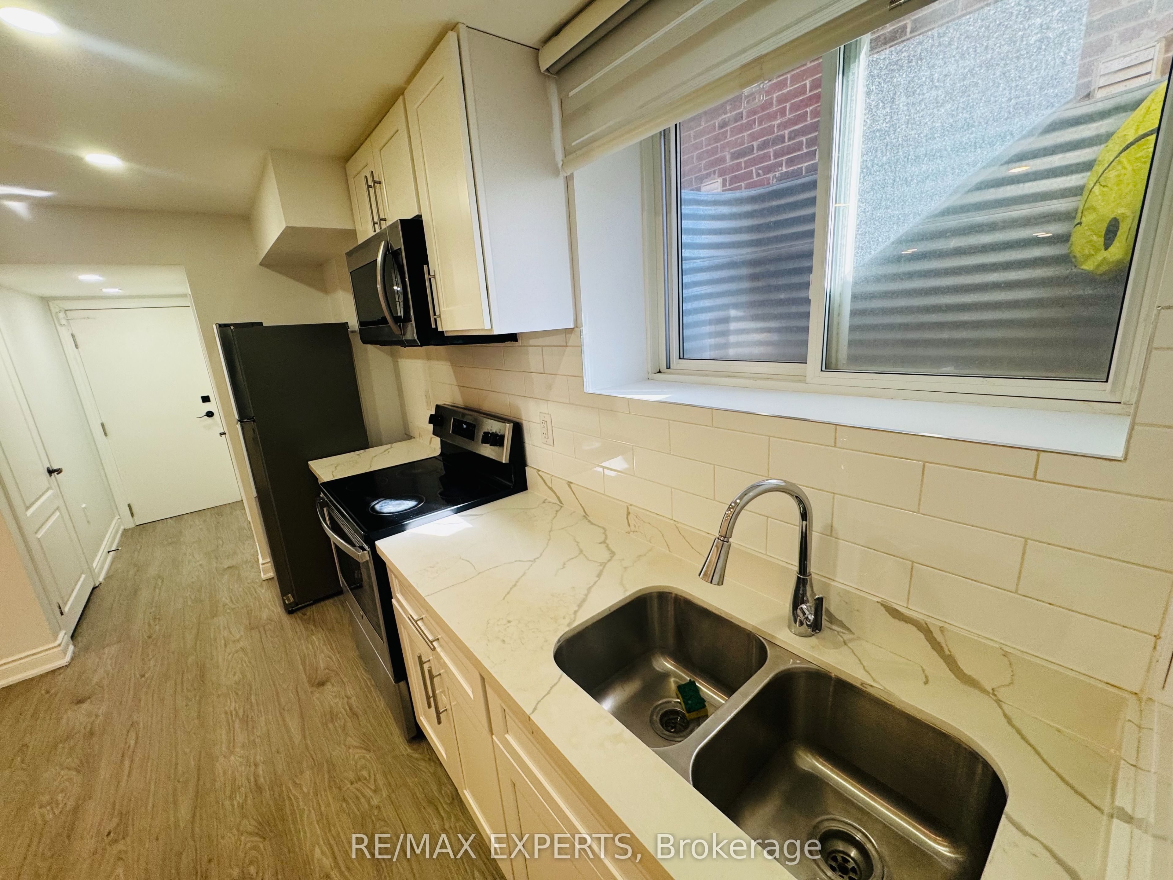 Unit 2 - 117 Baffin Crescent, Brampton 2