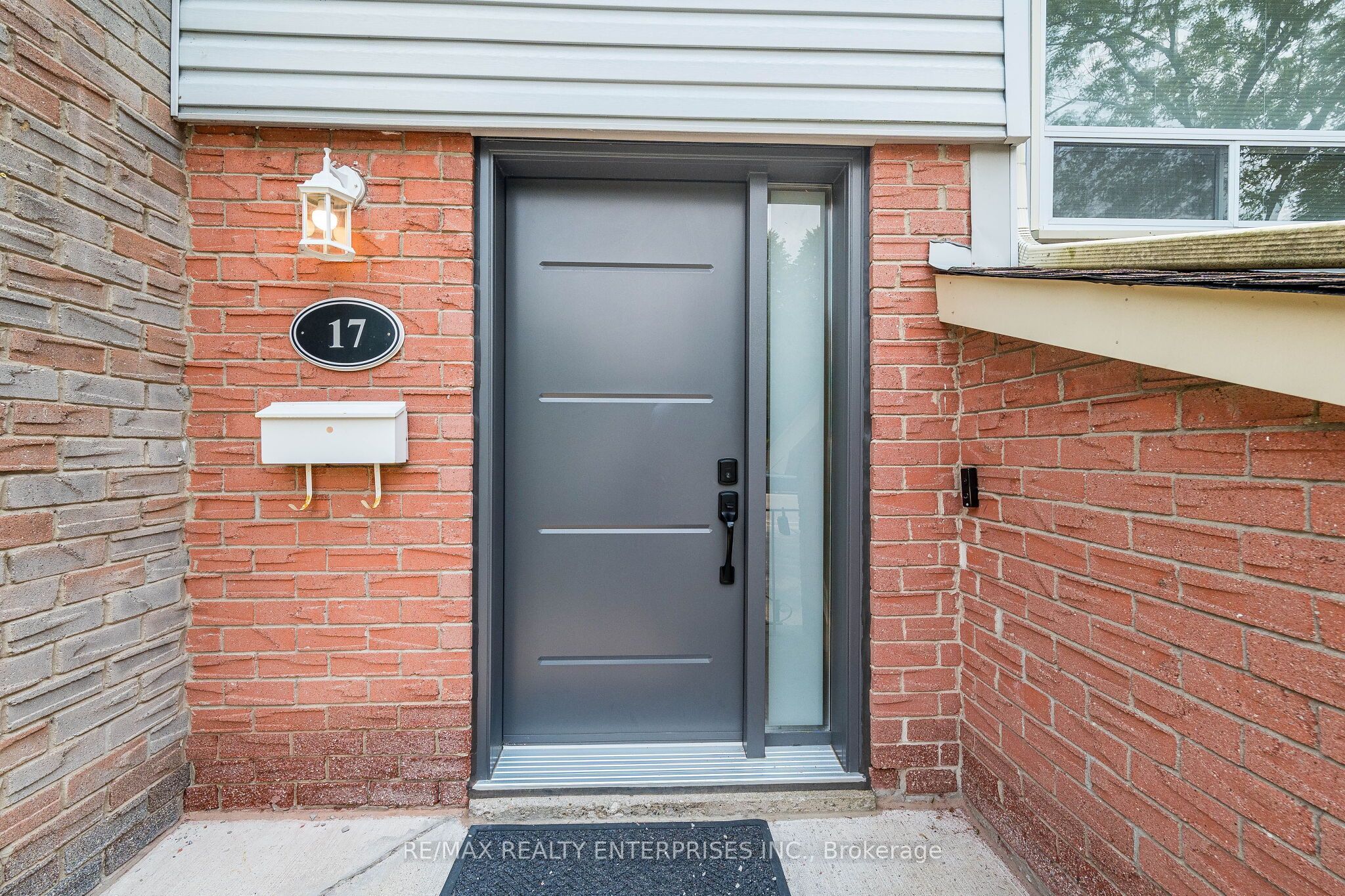 Unit 17 - 1055 Shawnmarr Road, Mississauga 5