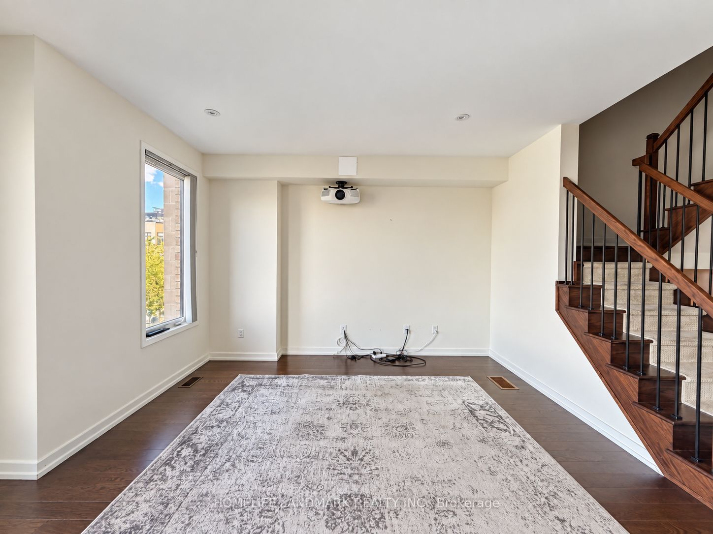 Unit 3 - 211 Squire Crescent, Oakville 4