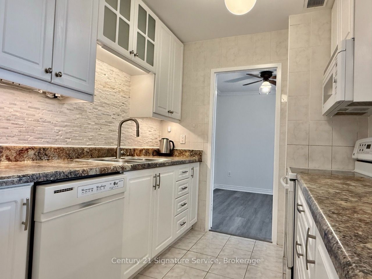 Unit 1107 - 3025 Queen Frederica Drive, Mississauga 2