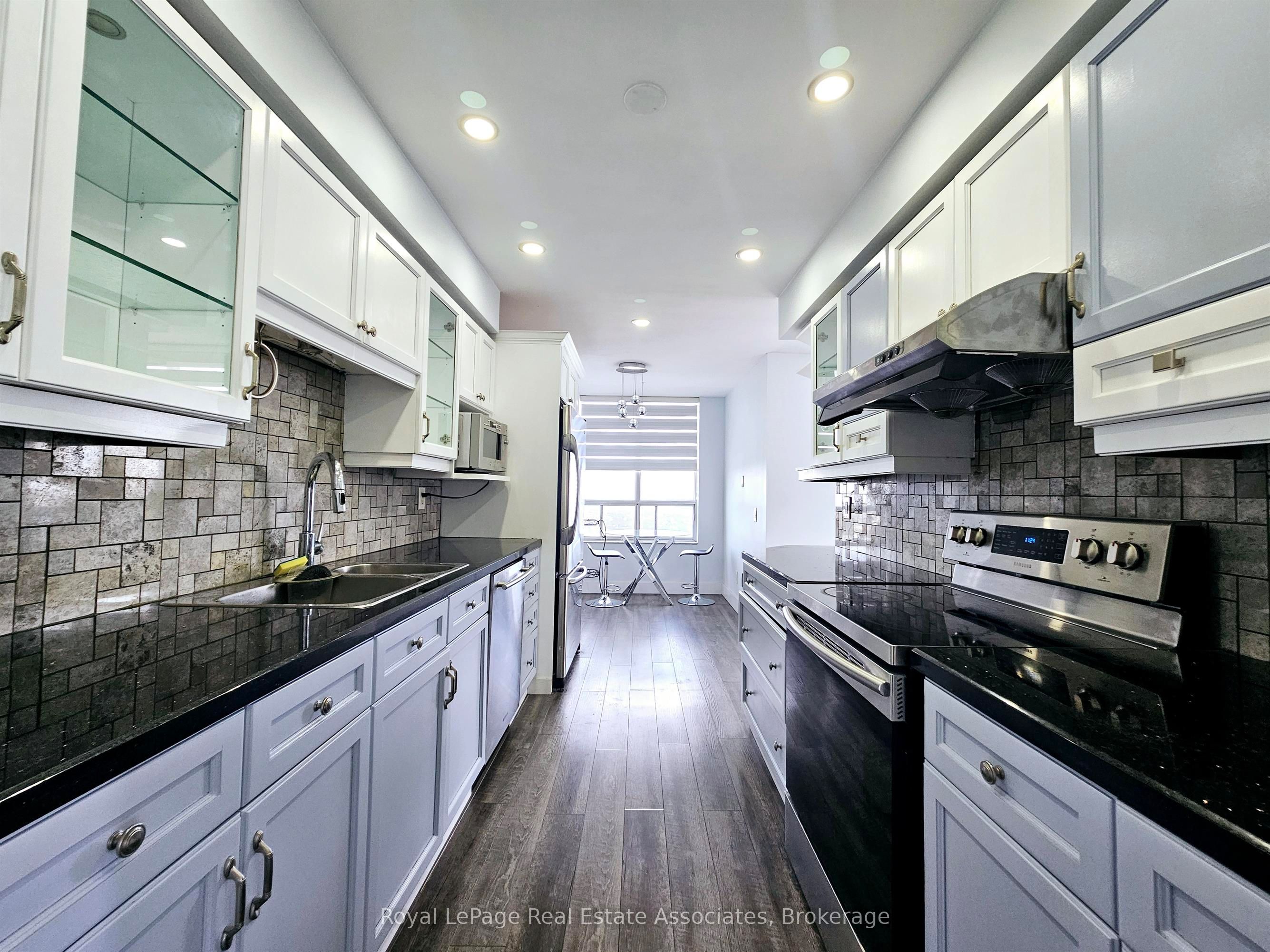 Unit 2425 - 25 Kingsbridge Garden Circle, Mississauga 2