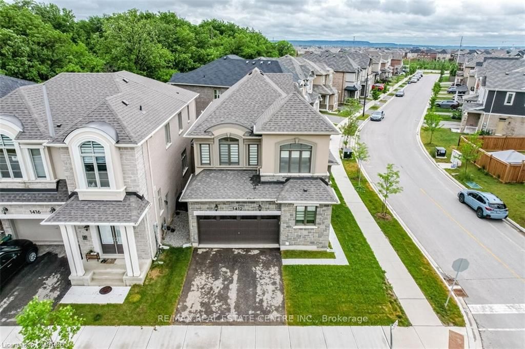Unit Bsmt - 1412 Rose Way, Milton 2