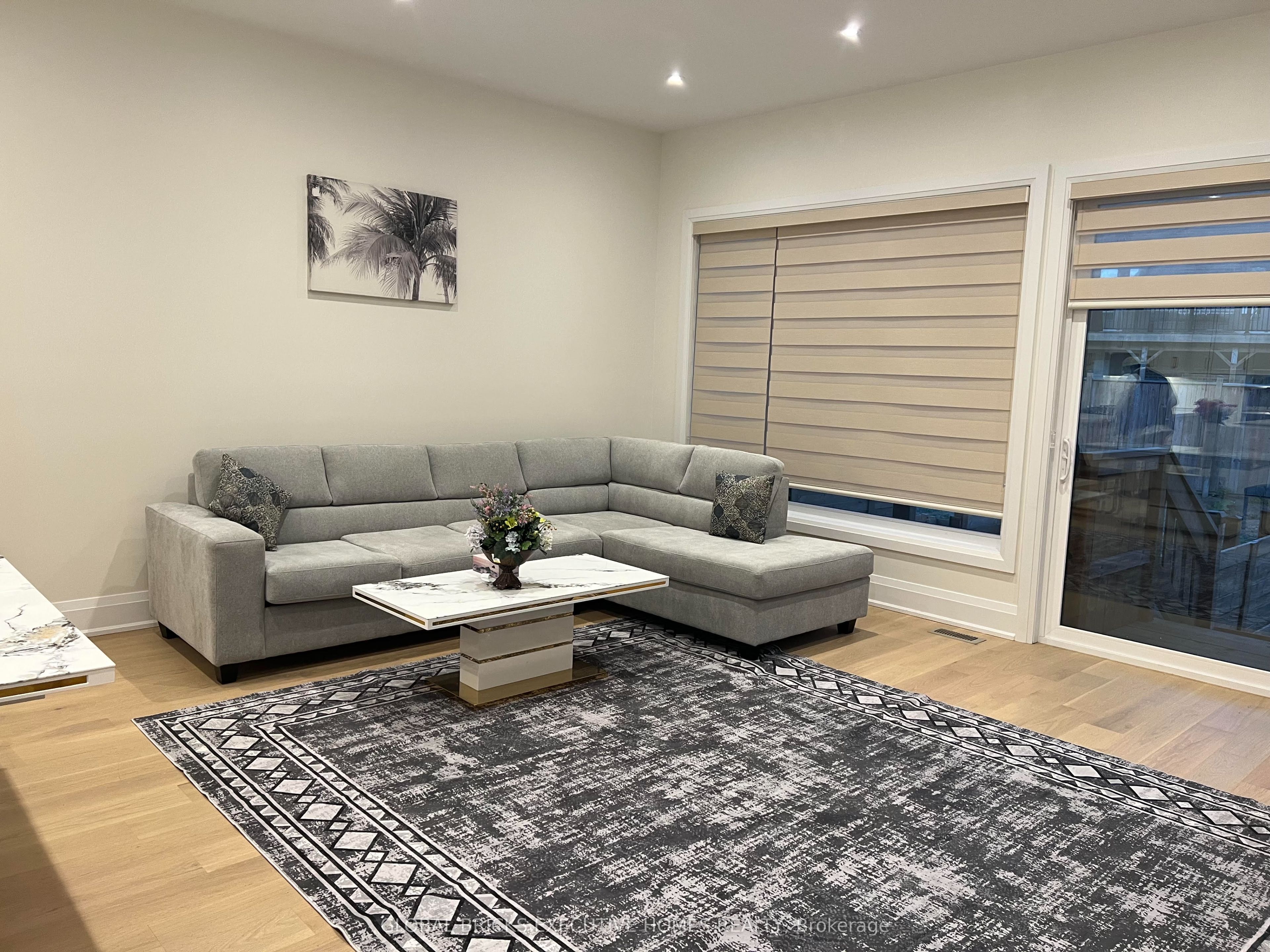 25A Pine Avenue N, Mississauga 4