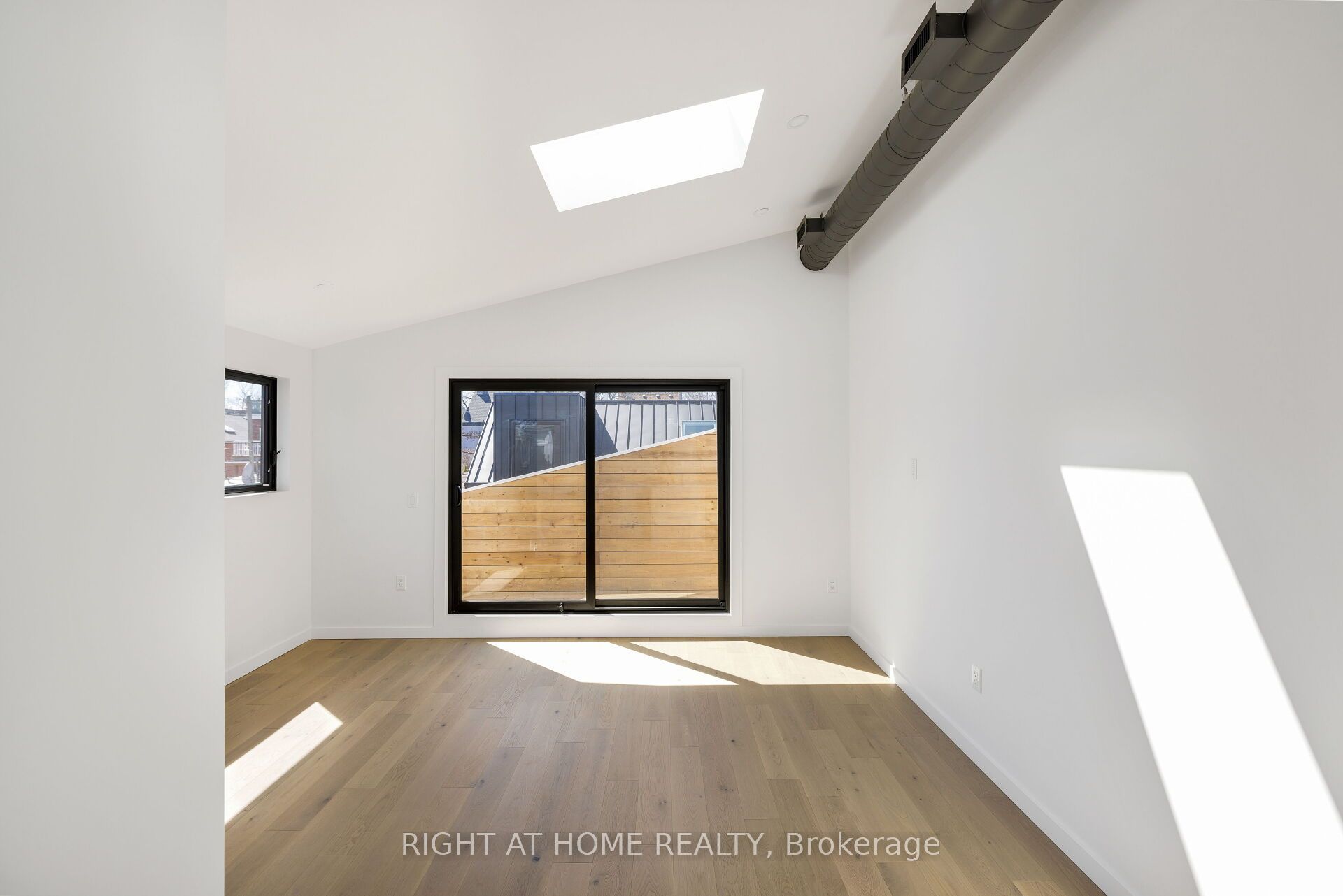 Unit Upper - 86 Lansdowne Avenue, Toronto 3