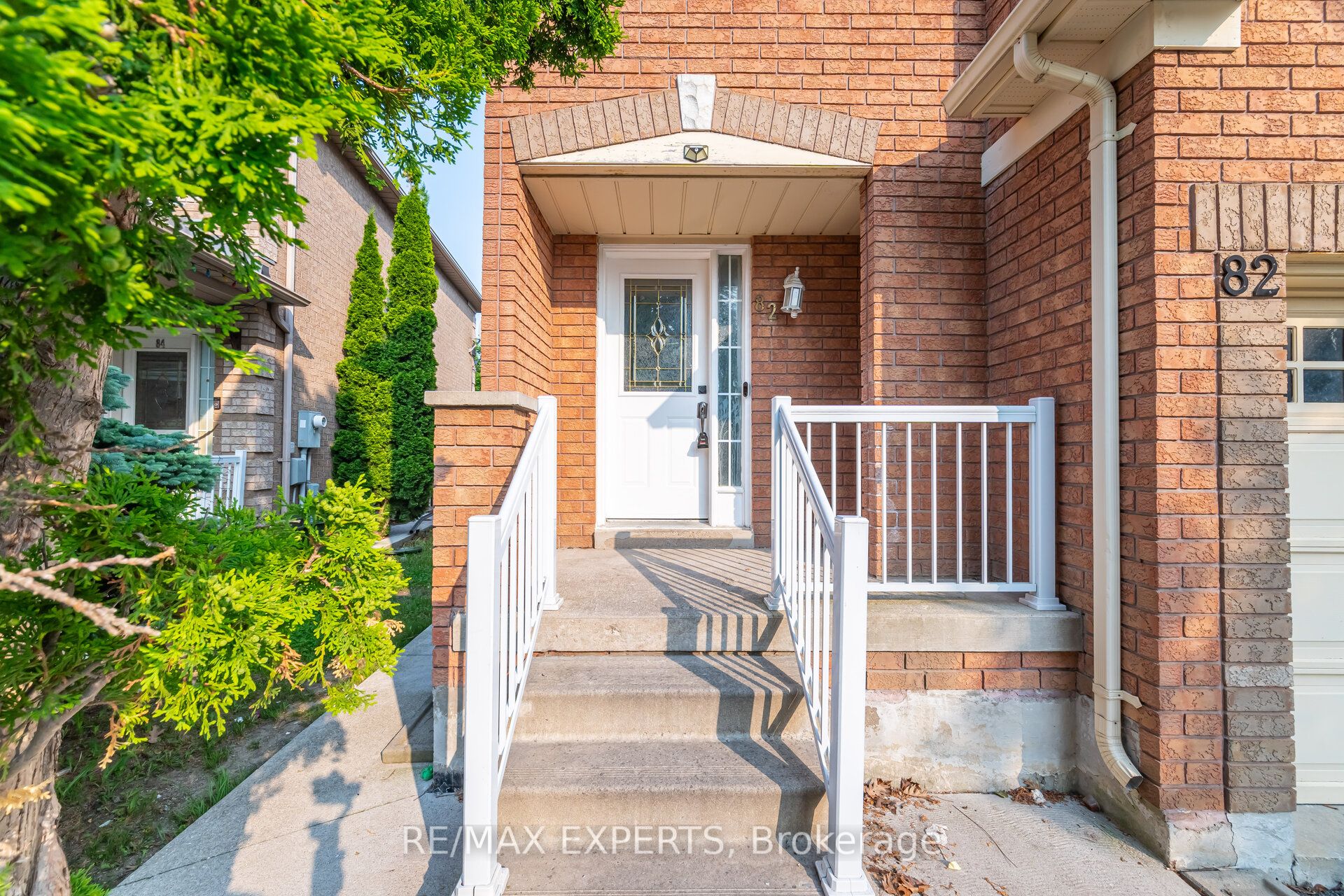 82 Twin Pines Crescent, Brampton 3