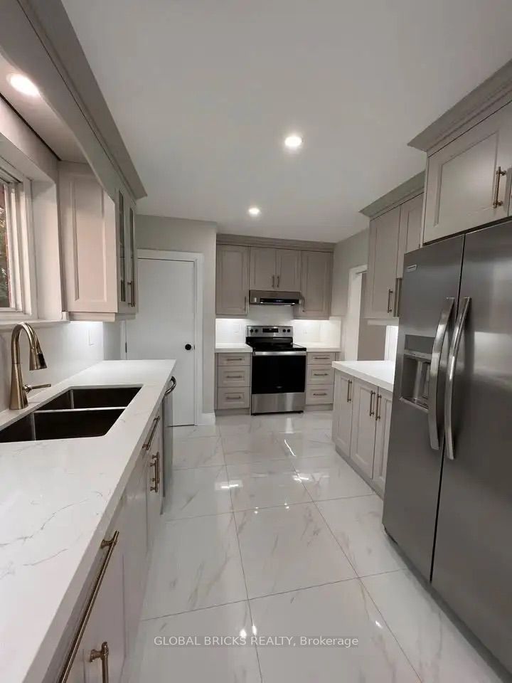 Unit Upper - 49 Argyle Crescent, Brampton 2