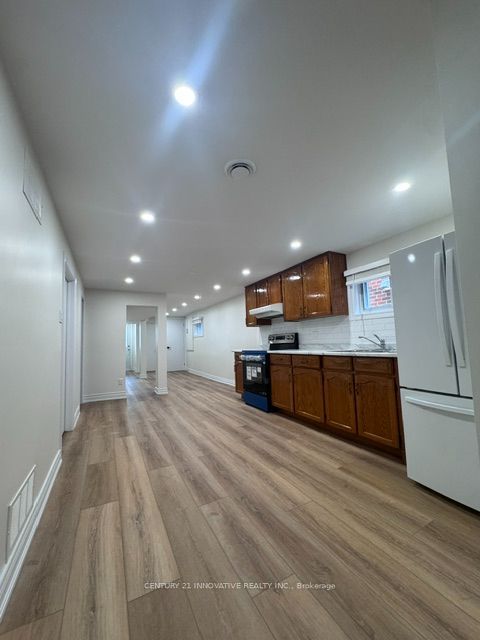 Unit lower level - 9 Capstan Court, North York 5