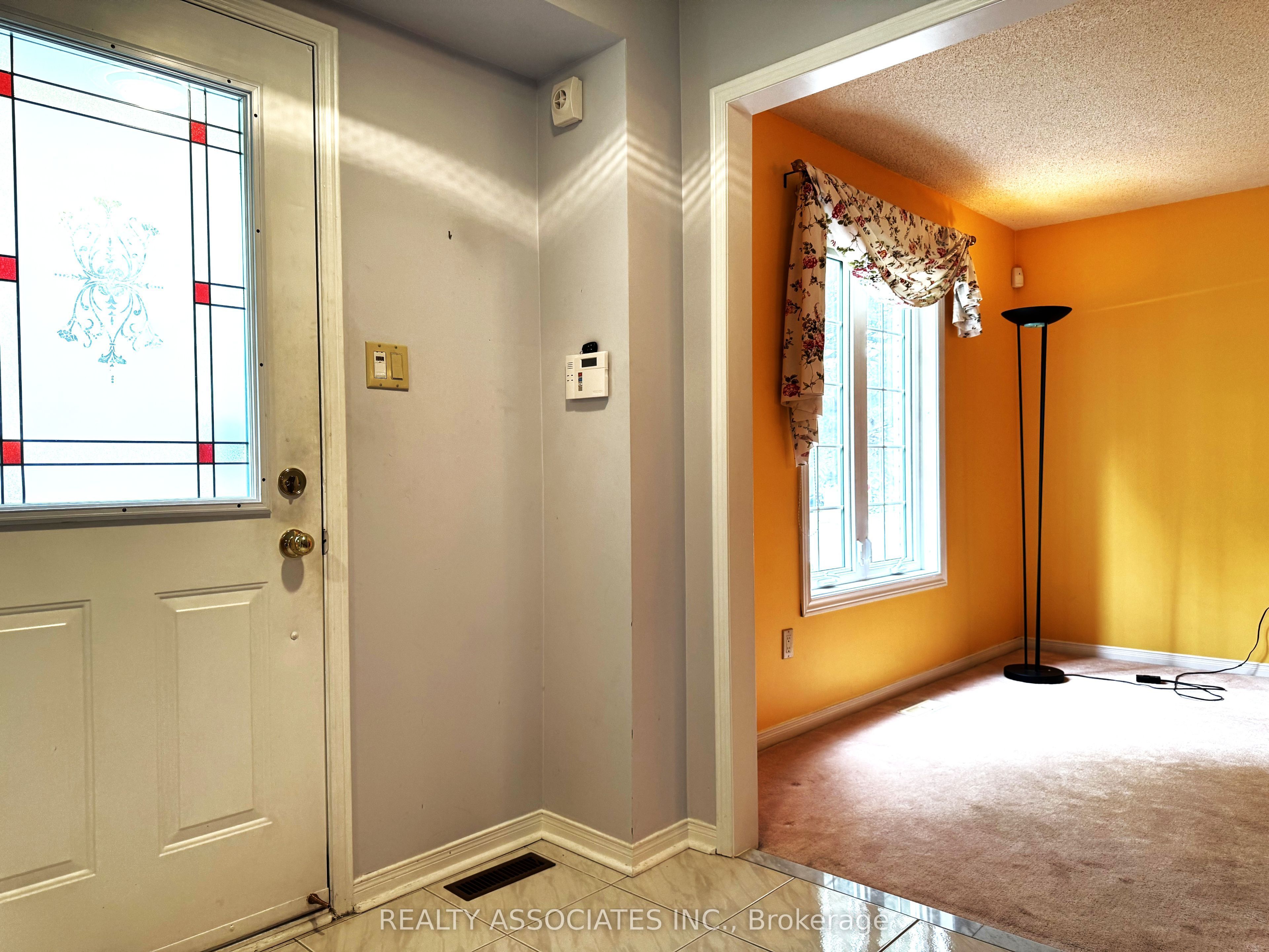 5577 Haddon Hall Road, Mississauga 2