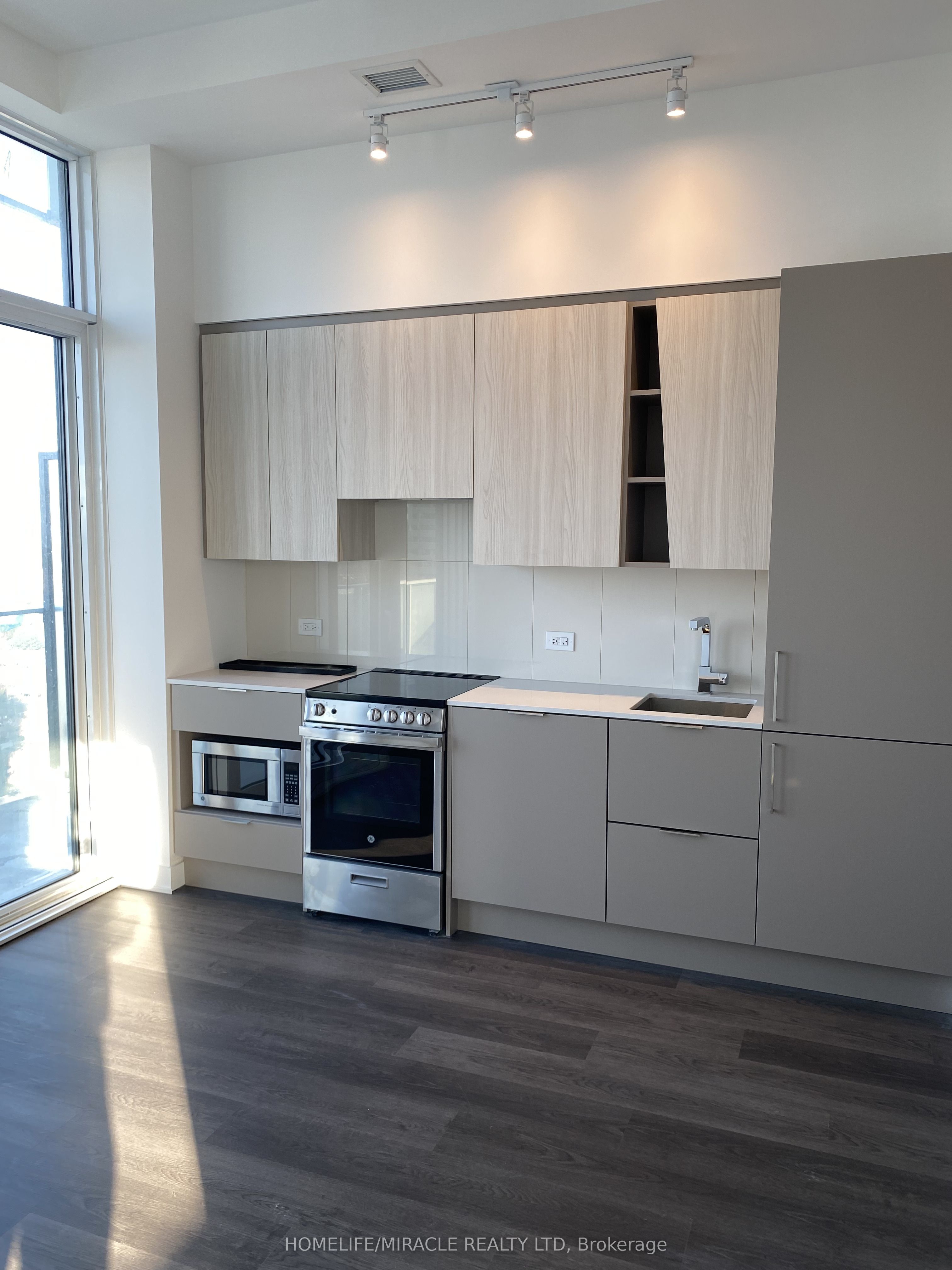 Unit 2410 - 3900 Confederation Parkway, Mississauga 4