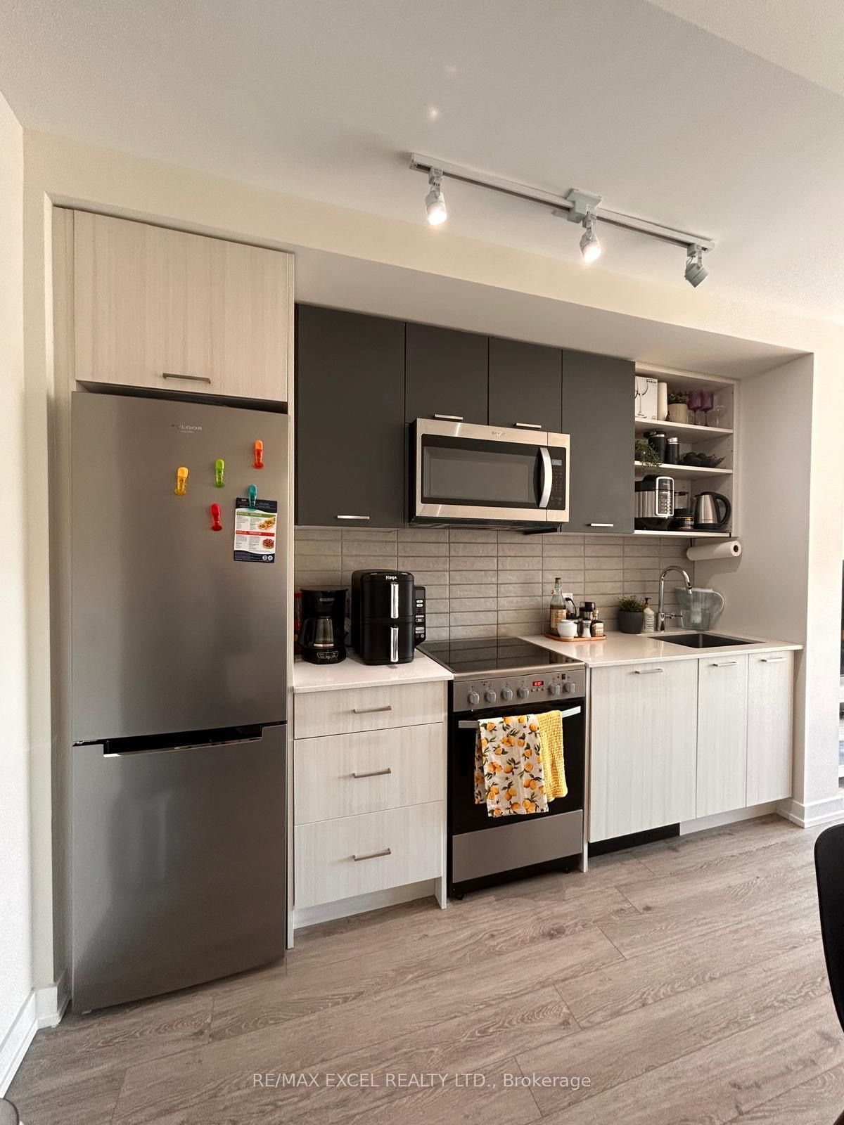 Unit 606 - 2300 St. Clair Avenue W, Toronto 5