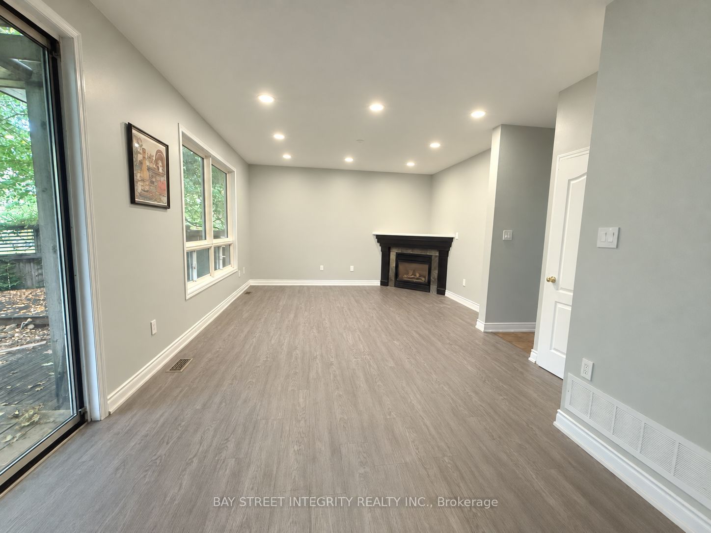 2198 Woodglen Crescent, Burlington 5