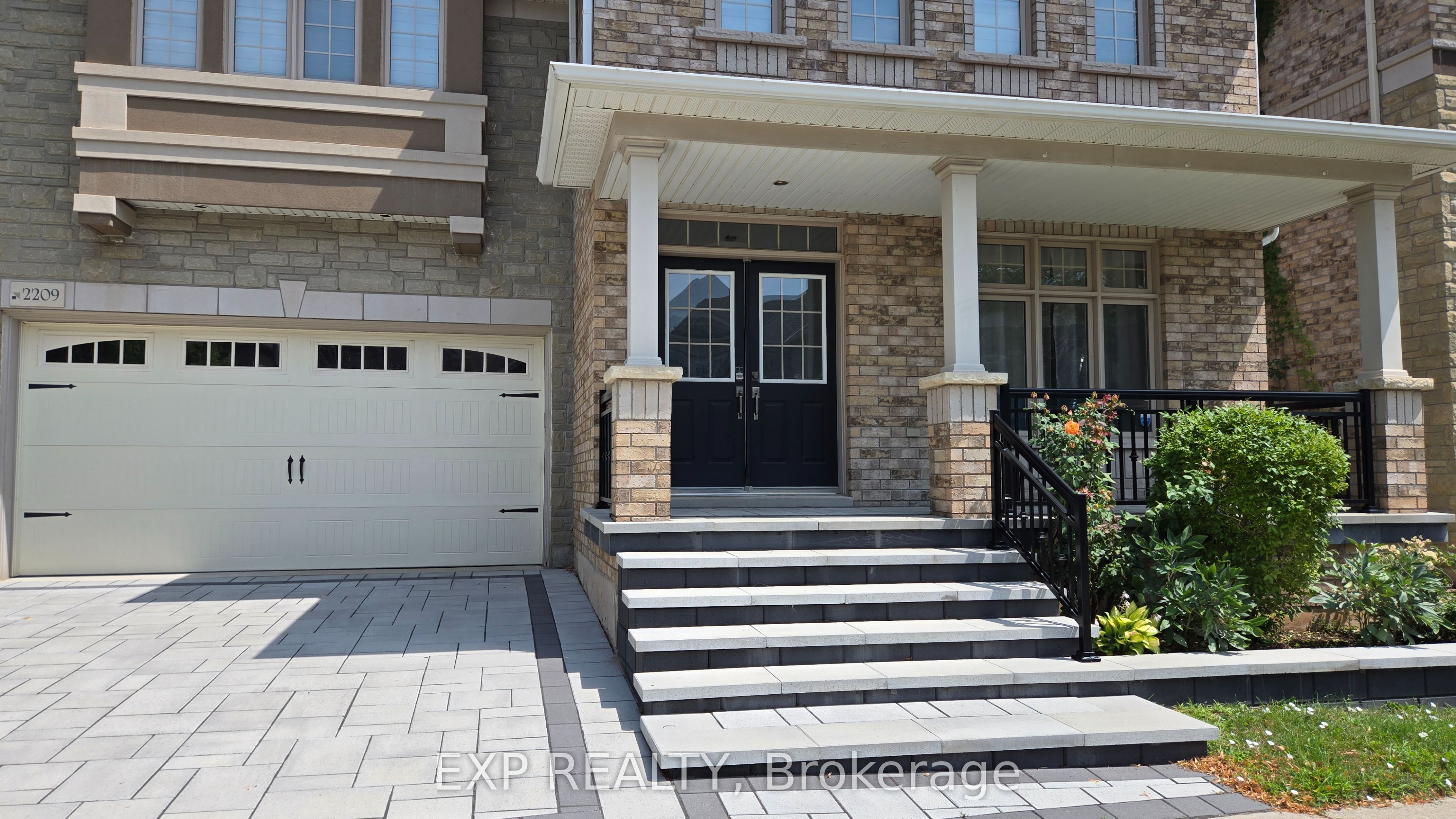 2209 Blackbird Court, Oakville 2