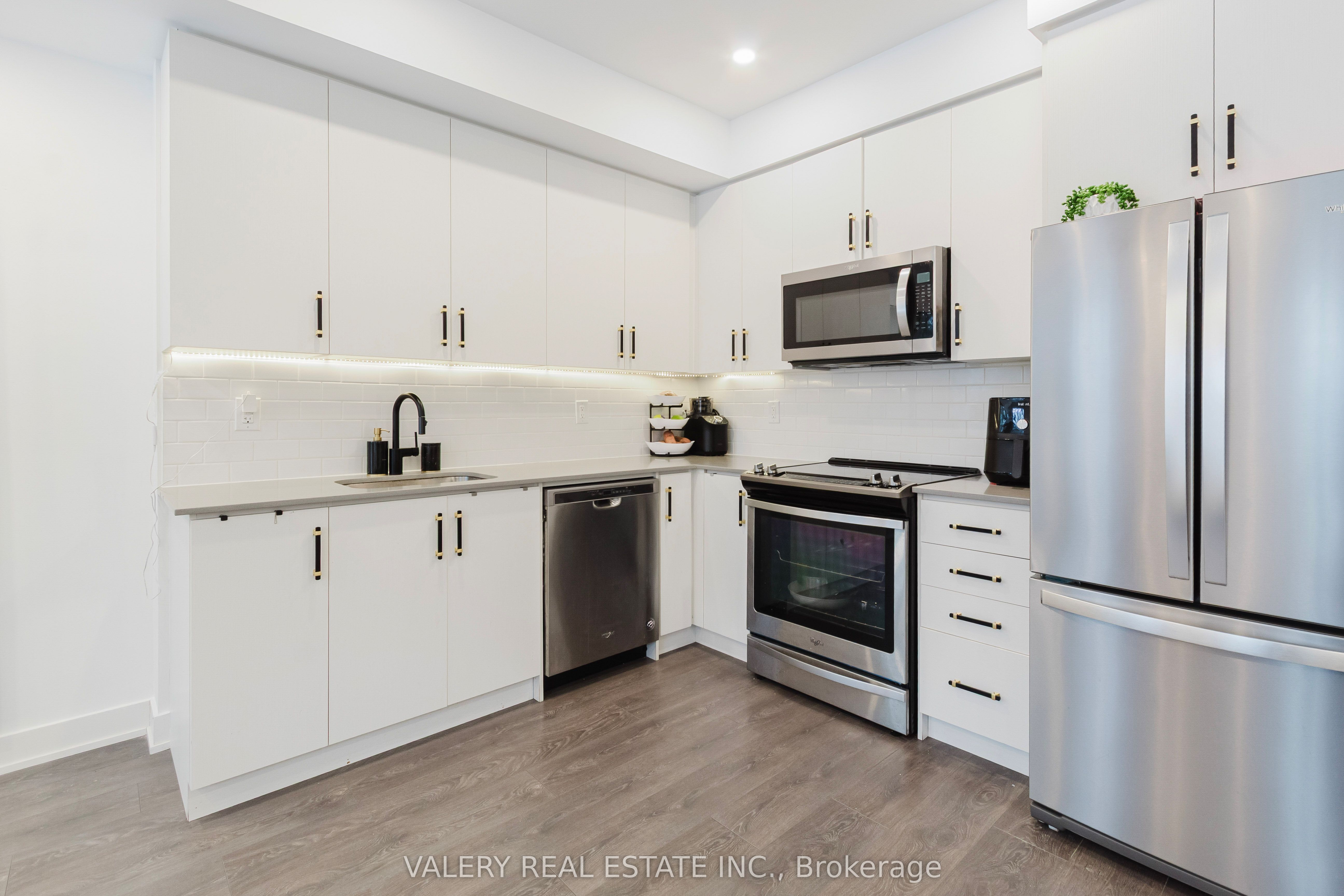 Unit 16 - 3492 Widdicombe Way, Mississauga 4