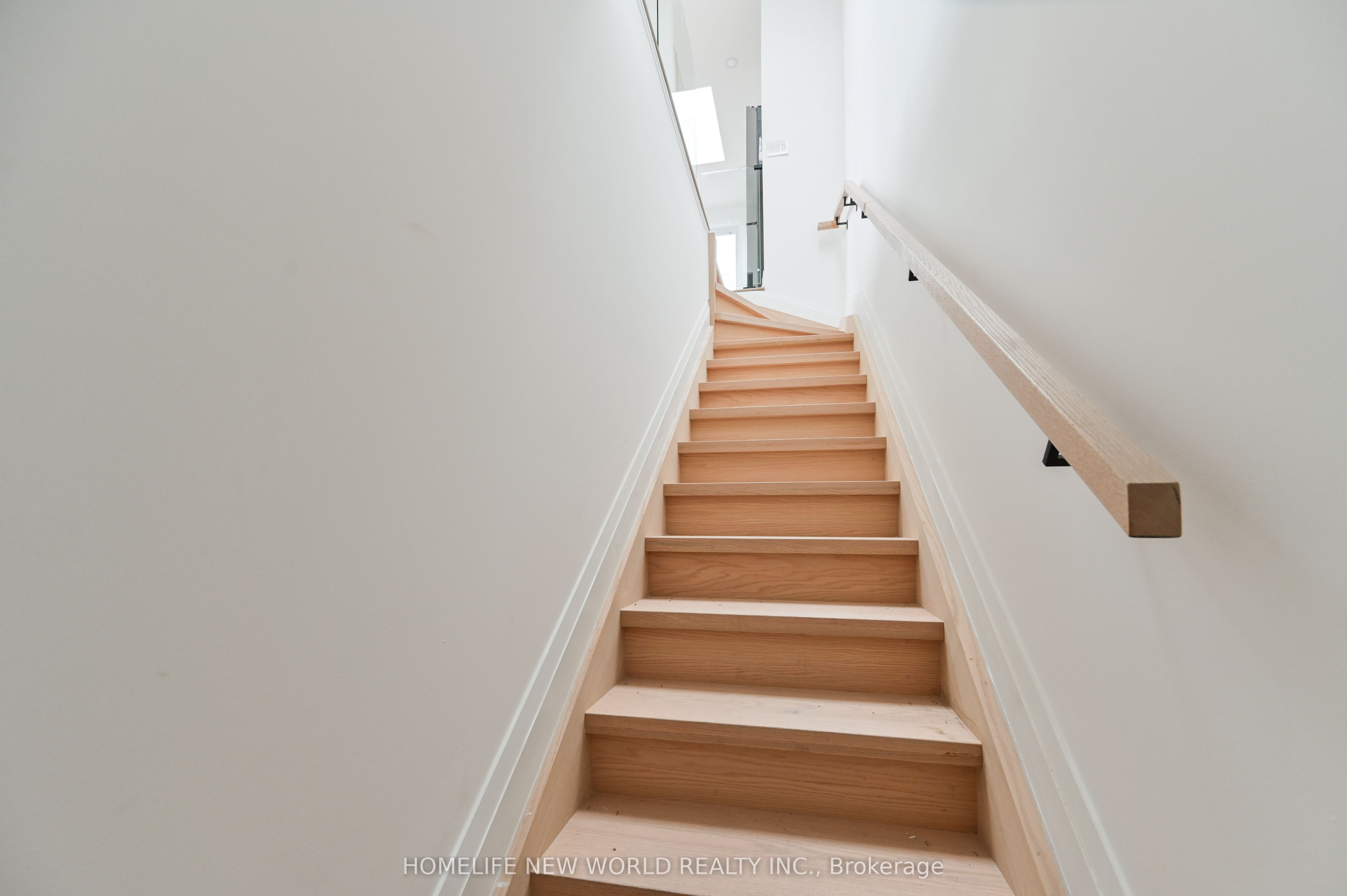 Unit Upper - 228 Emerson Ave Avenue, Toronto 2