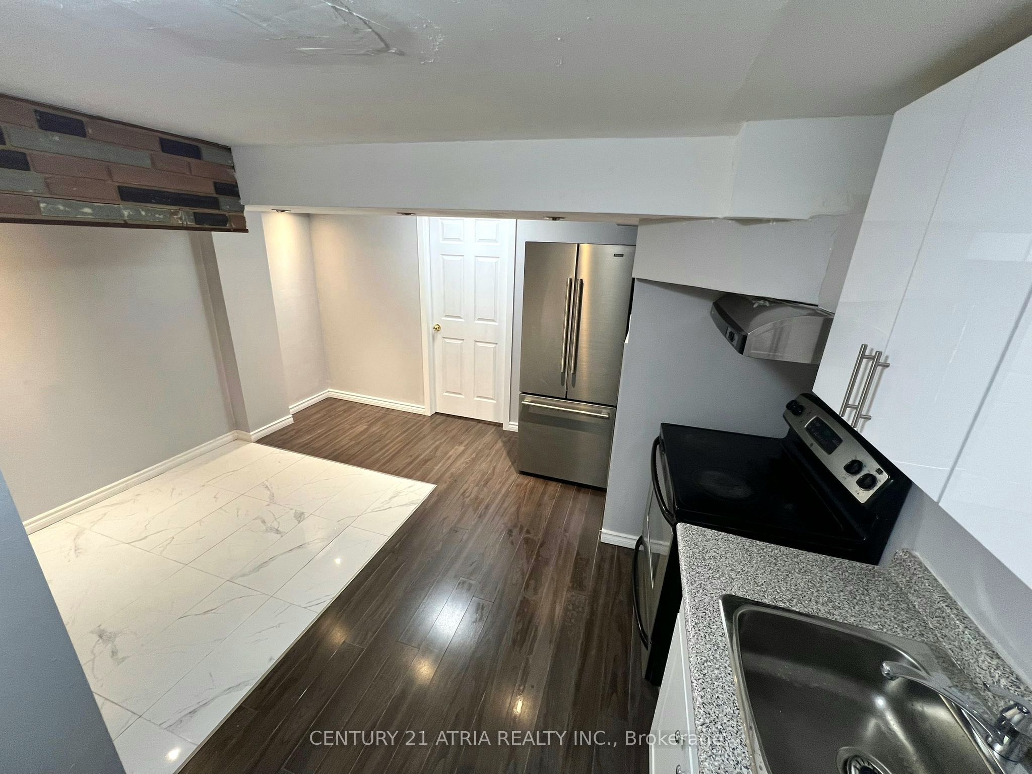 Unit Lower - 39 Frankton Crescent, North York 2
