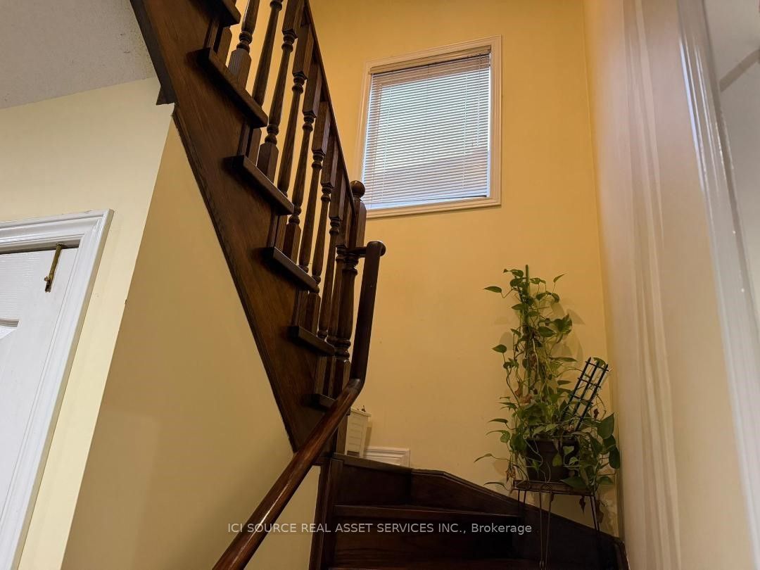 Unit Upper - 26 Pefferlaw Circle, Brampton 4