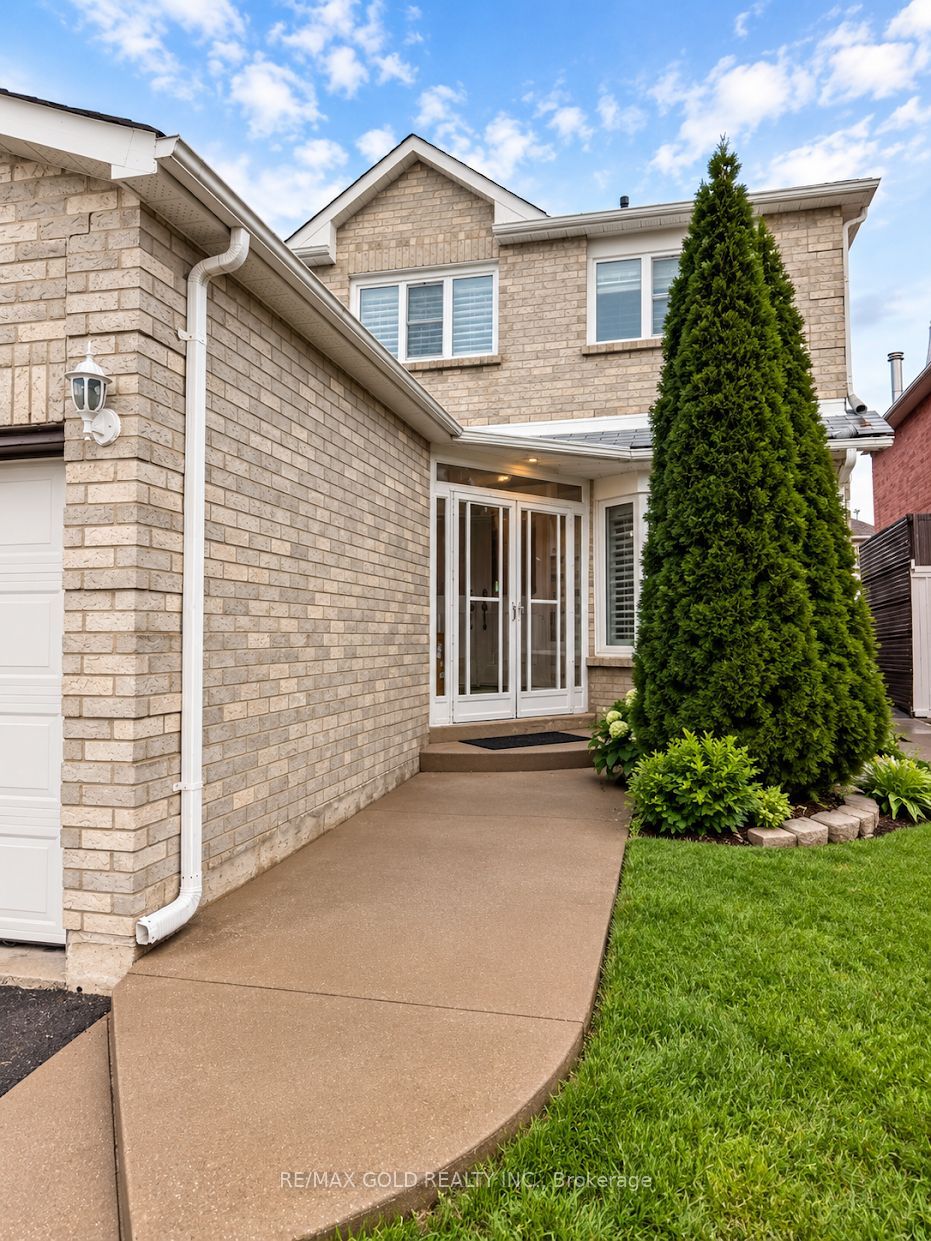 46 Songsparrow Drive, Brampton 2