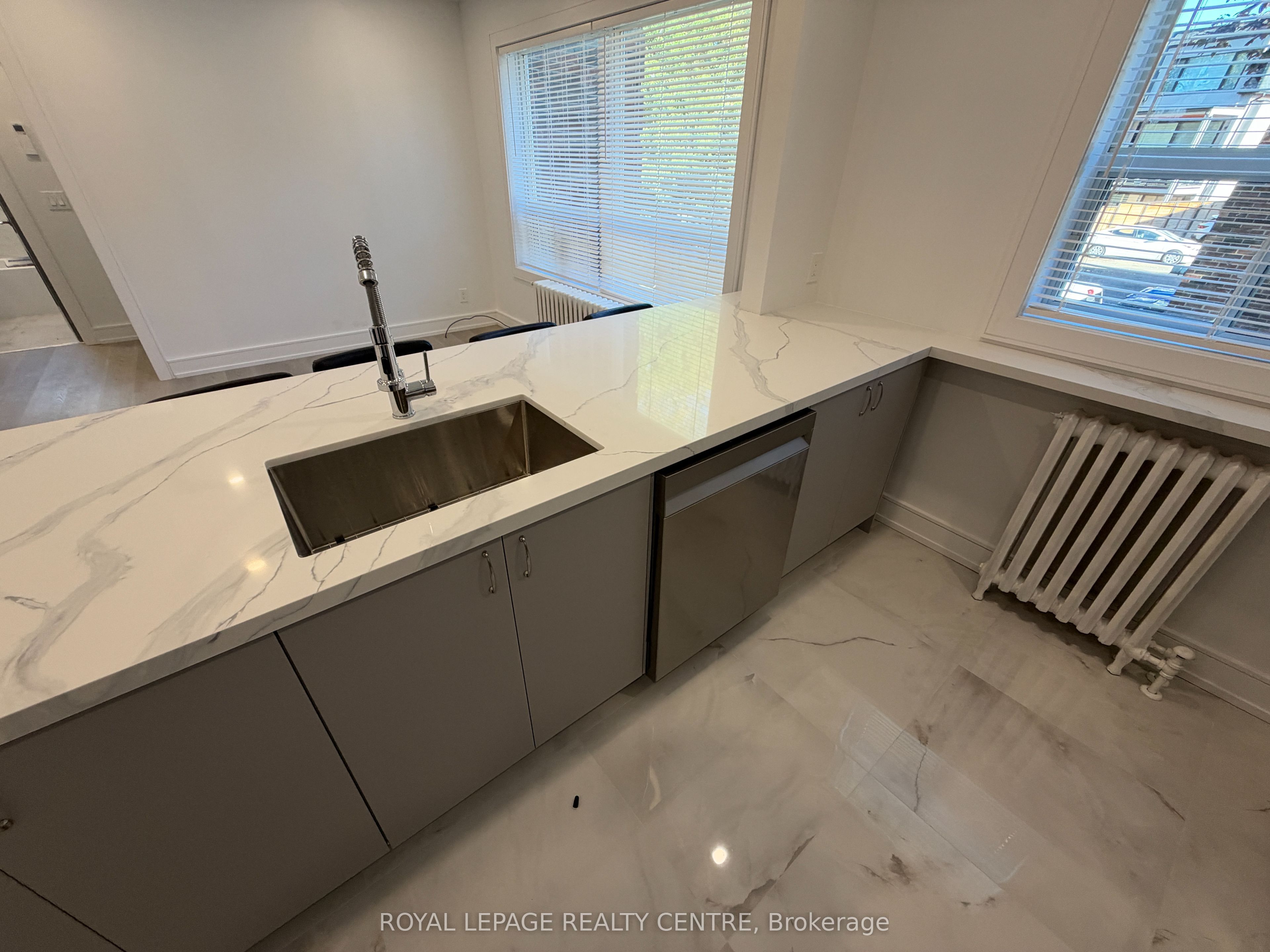 Unit 6 - 342 Lakeshore Road W, Mississauga 3