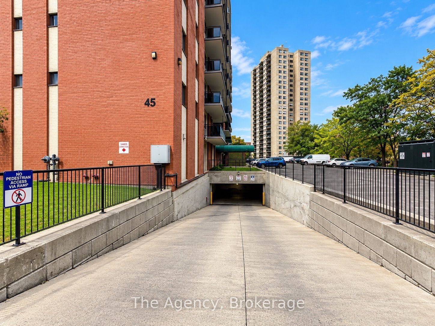 Unit 302 - 45 Paisley Boulevard W, Mississauga 3