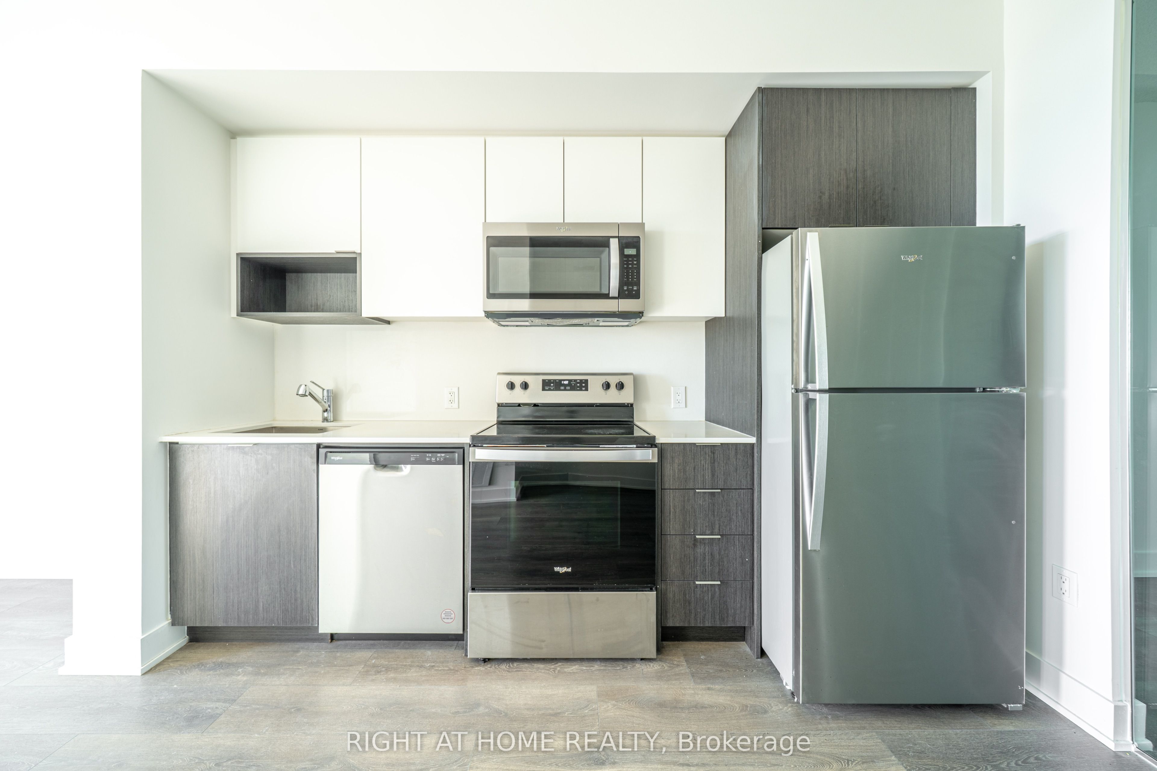 Unit 1310 - 204 Burnhamthorpe Road E, Mississauga 5